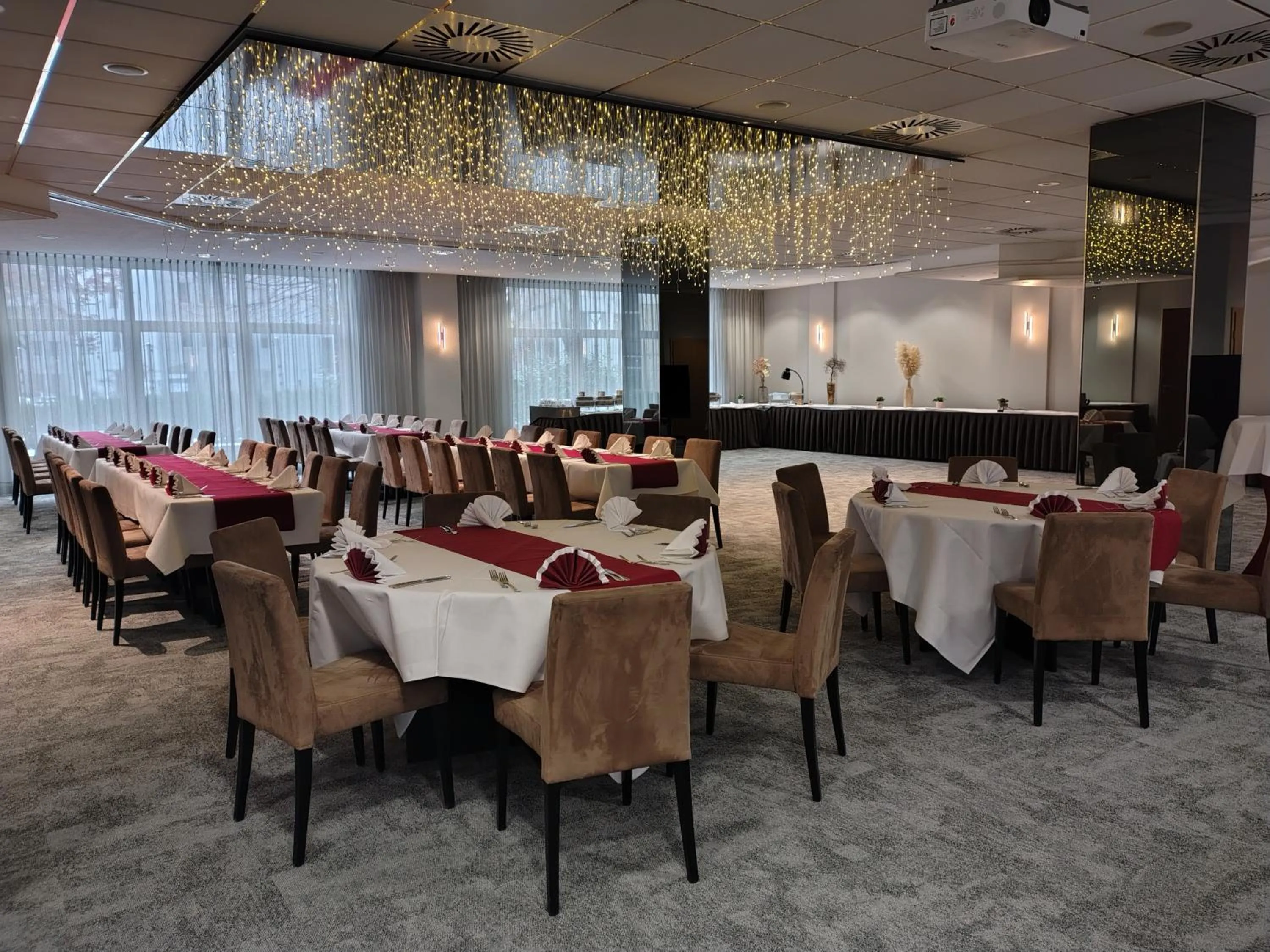 Restaurant/places to eat in NOVINA HOTEL Südwestpark