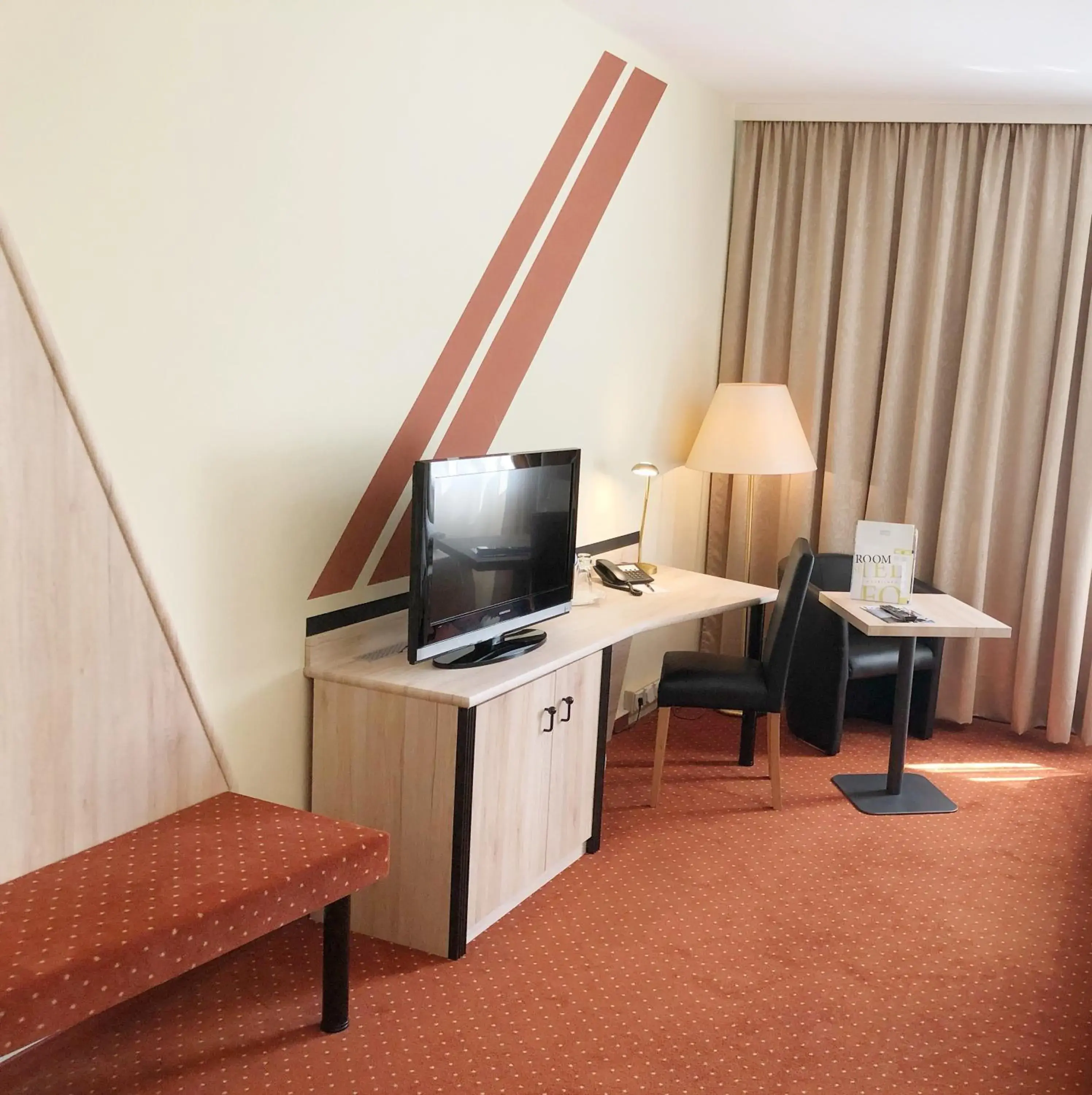 TV and multimedia, TV/Entertainment Center in NOVINA HOTEL Sudwestpark