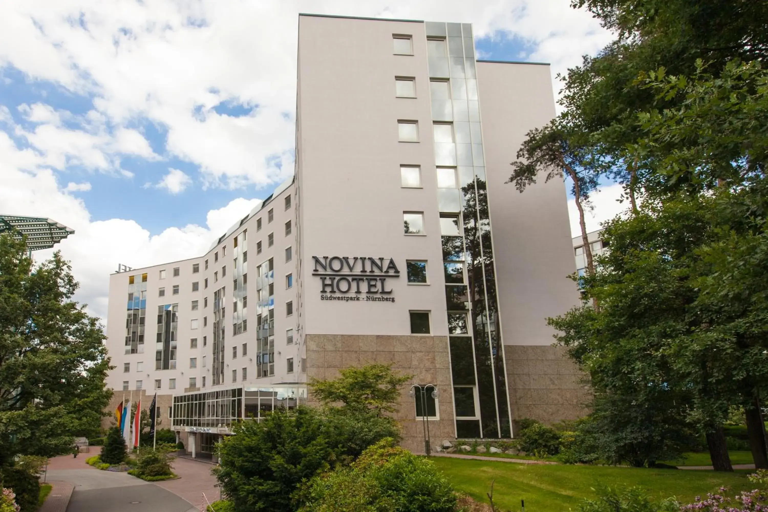 Facade/entrance, Property Building in NOVINA HOTEL Sudwestpark