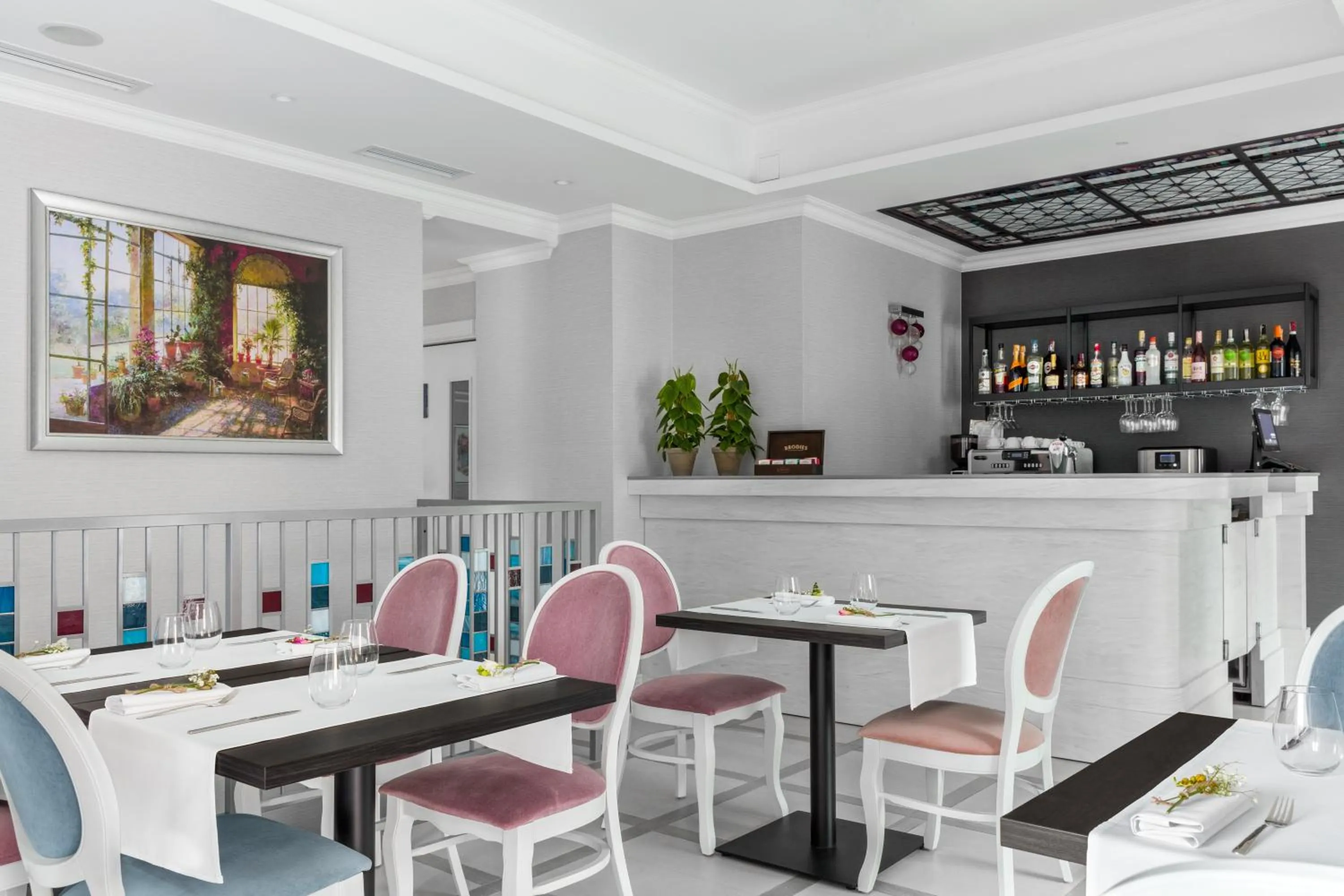 Restaurant/places to eat in Merci Boutique Hotel