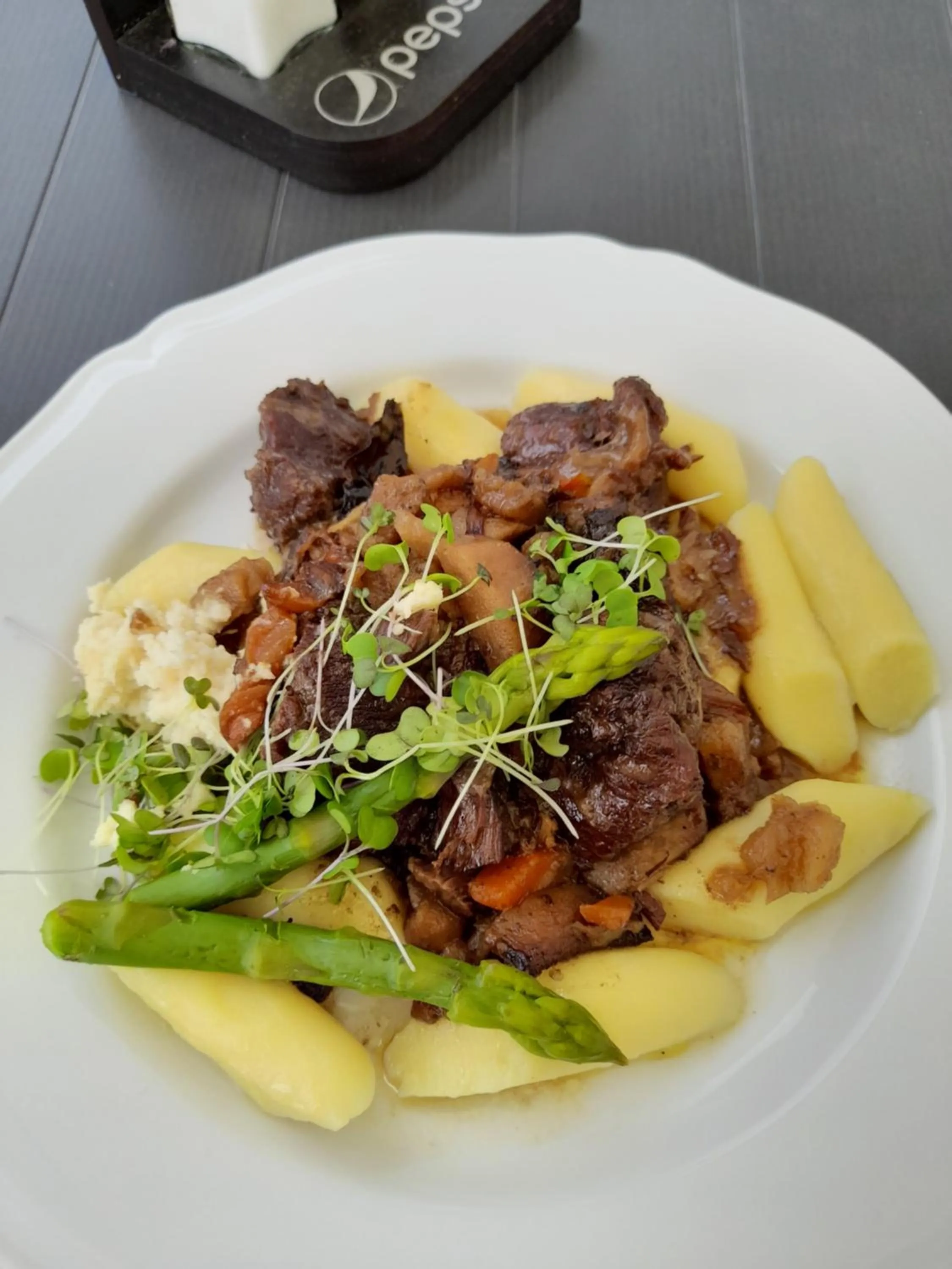 Restaurant/places to eat in Merci Boutique Hotel