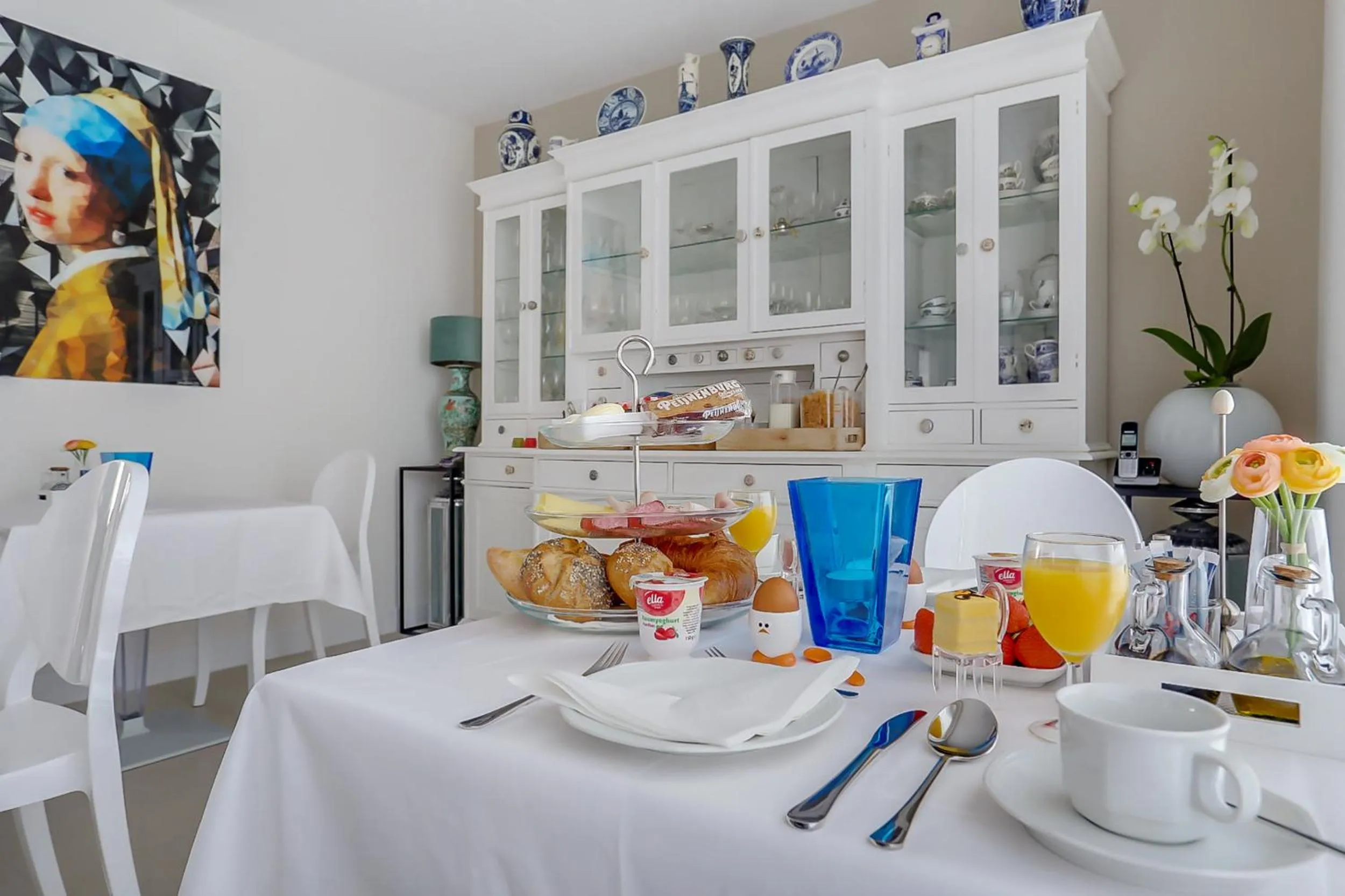 Breakfast in B&B Modern Times