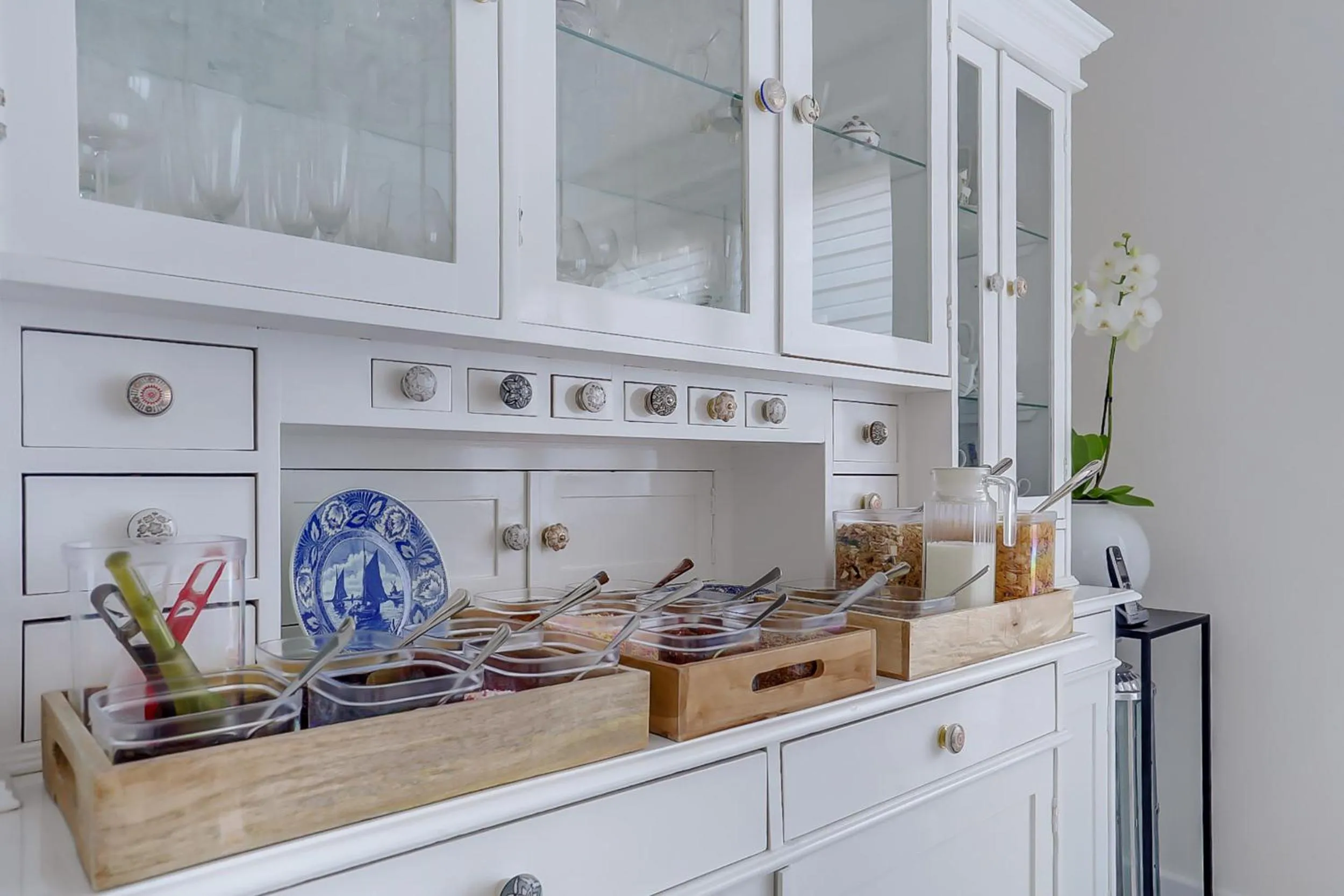 Continental breakfast in B&B Modern Times