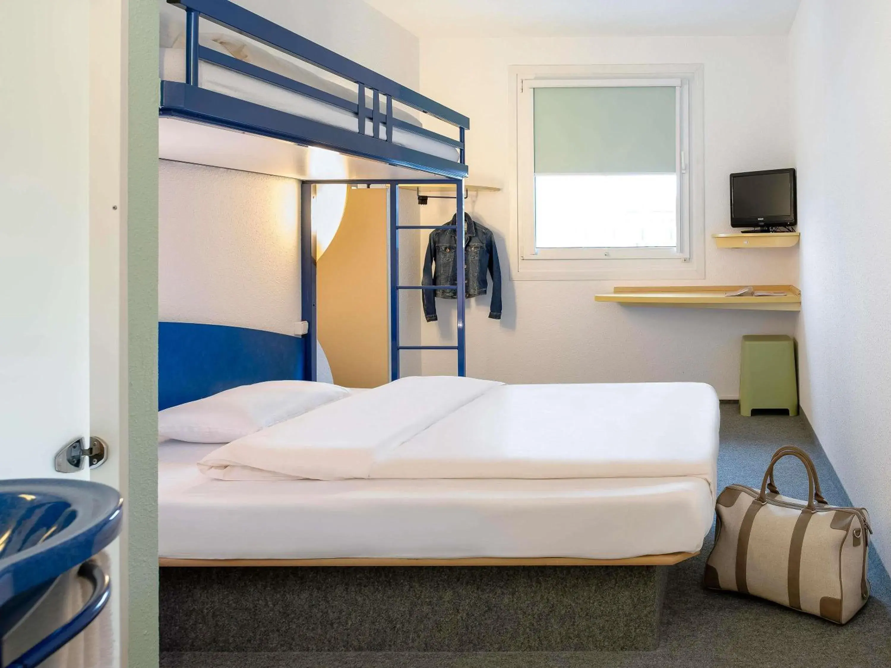 Bedroom, Bed in Ibis budget Hannover Hbf Bedroom, Bed in Ibis budget Hannover Hbf