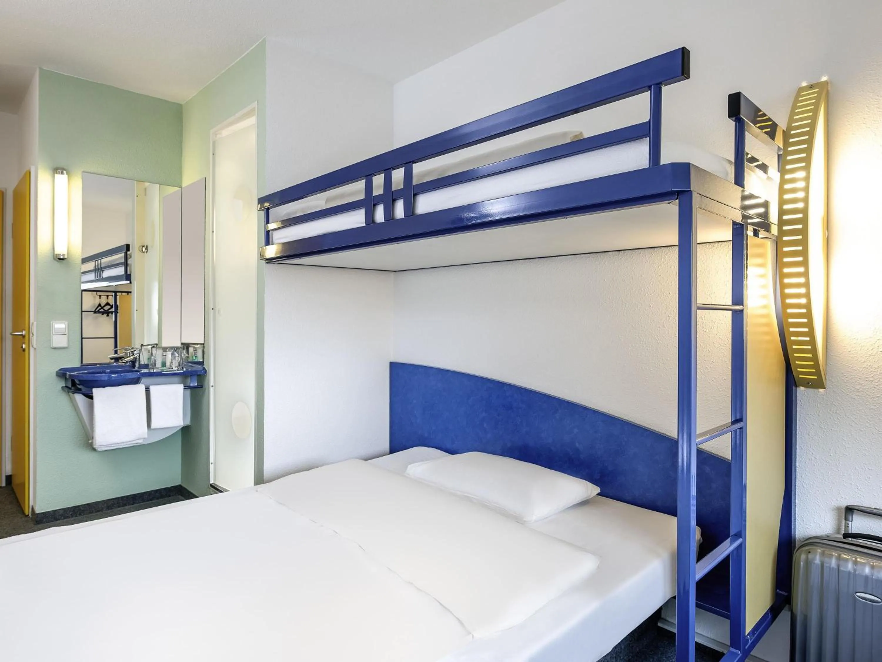 Bedroom, Bed in Ibis budget Hannover Hbf