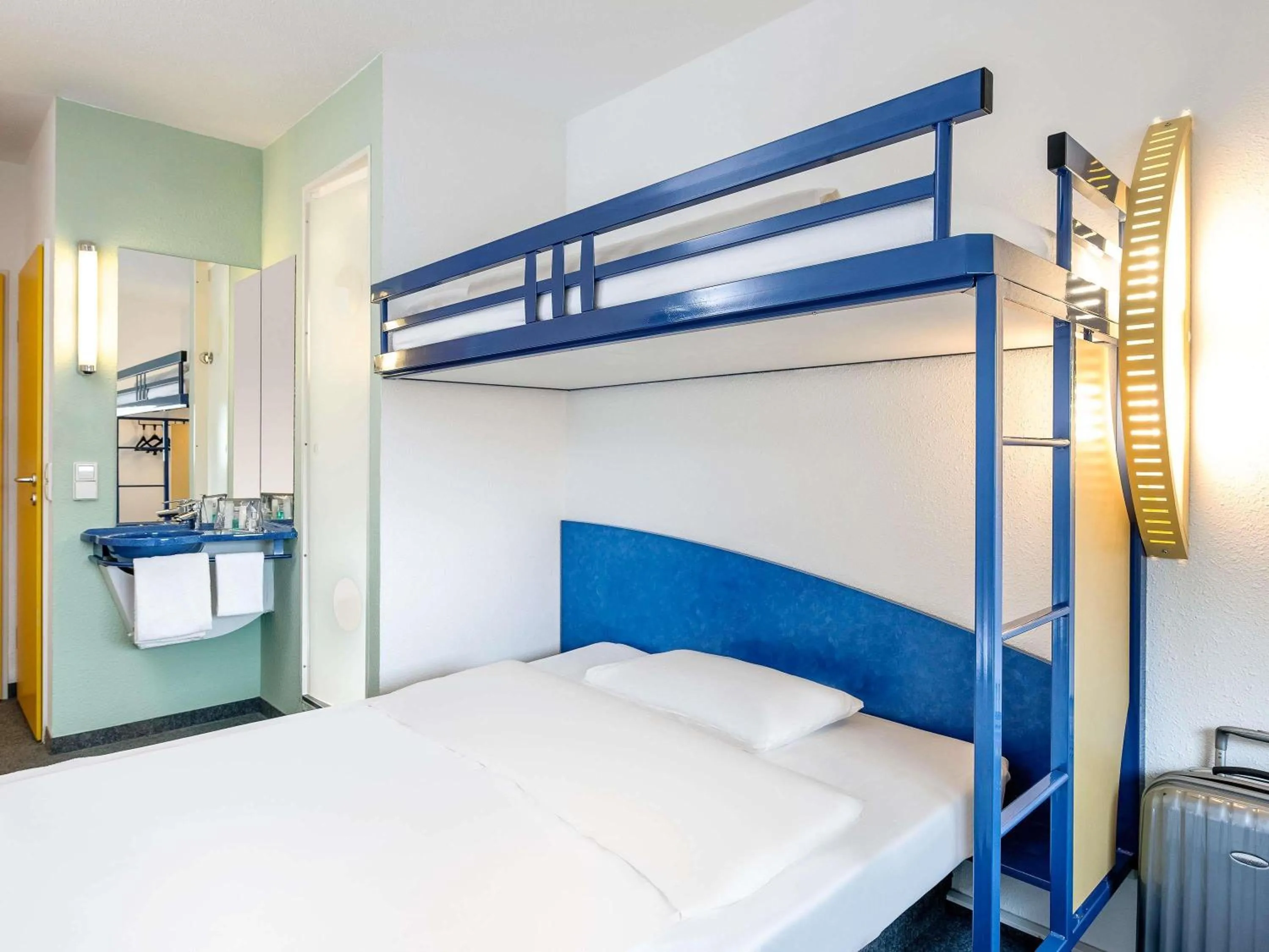 Bedroom, Bed in Ibis budget Hannover Hbf