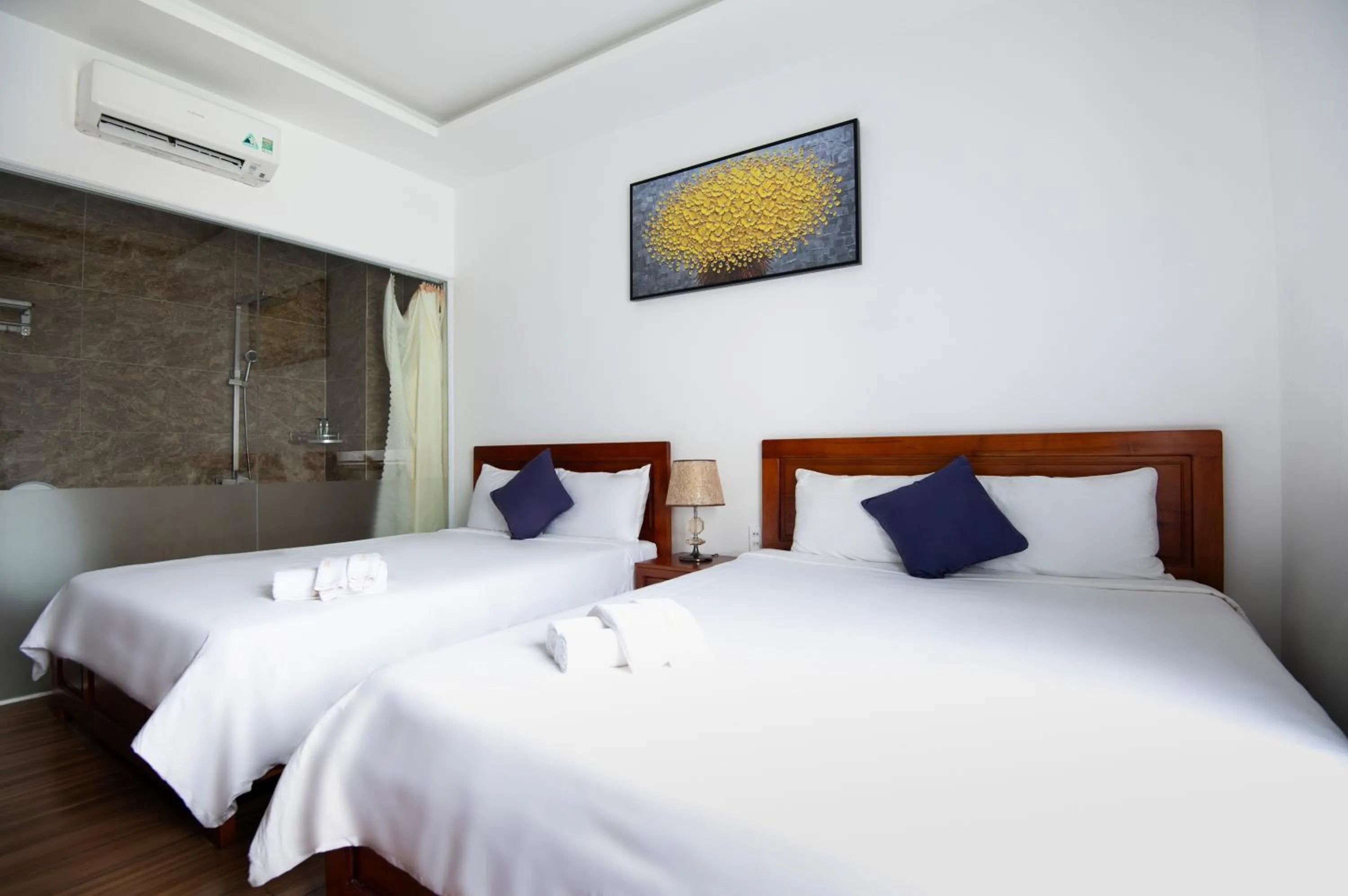 Bedroom, Bed in Kim Ngân Hotel