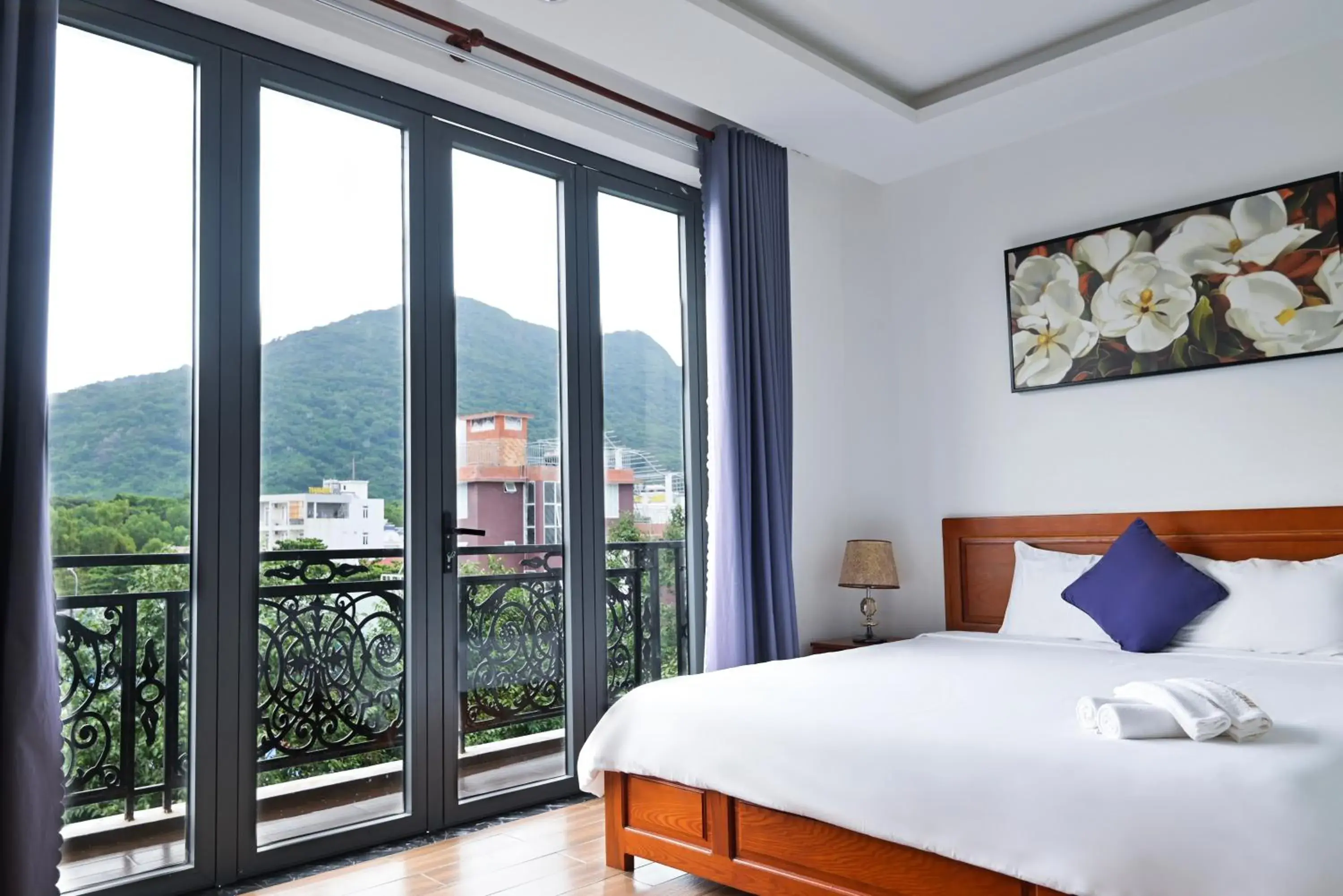 Balcony/Terrace, Bed in Kim Ngân Hotel Balcony/Terrace, Bed in Kim Ngân Hotel