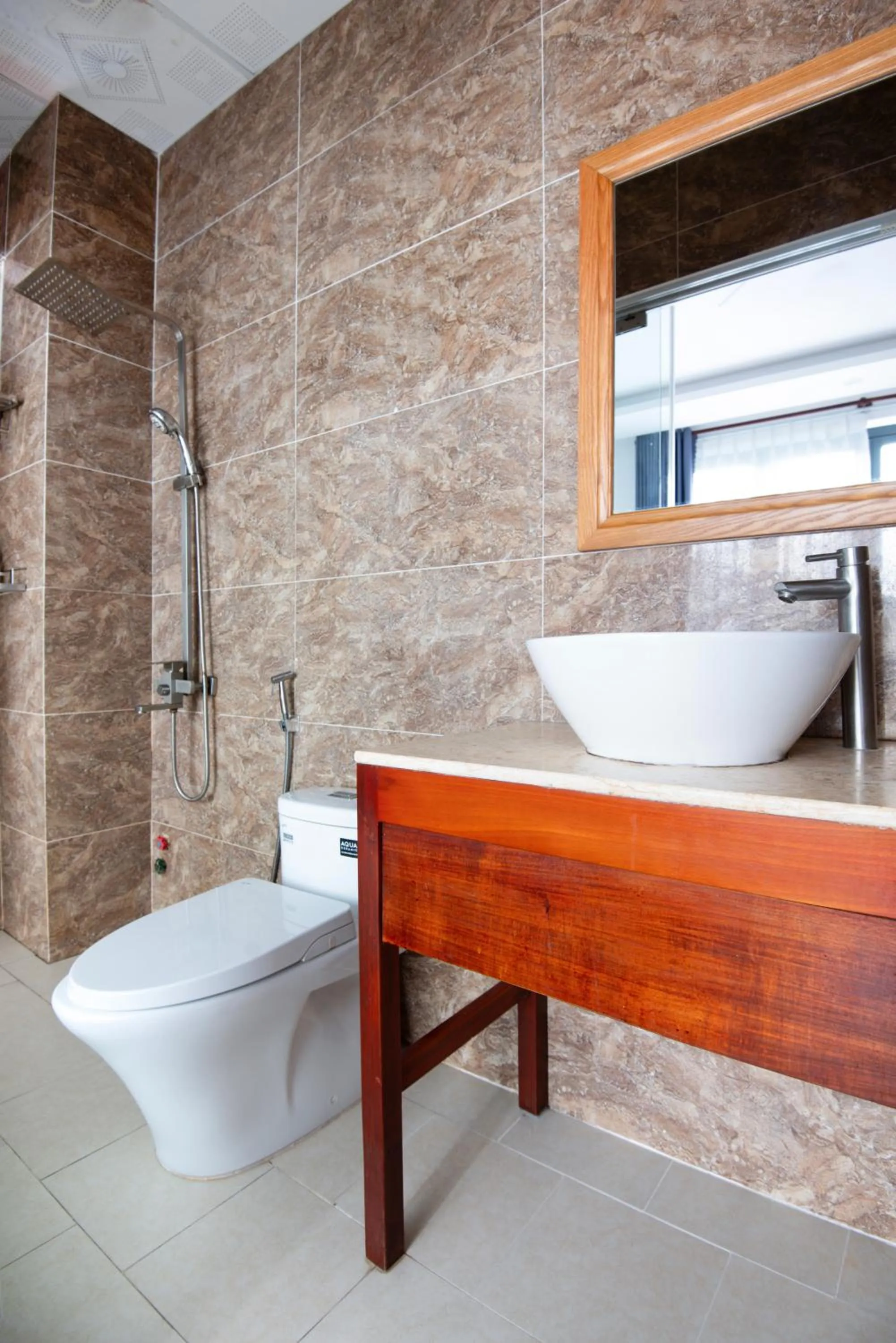 Shower in Kim Ngân Hotel