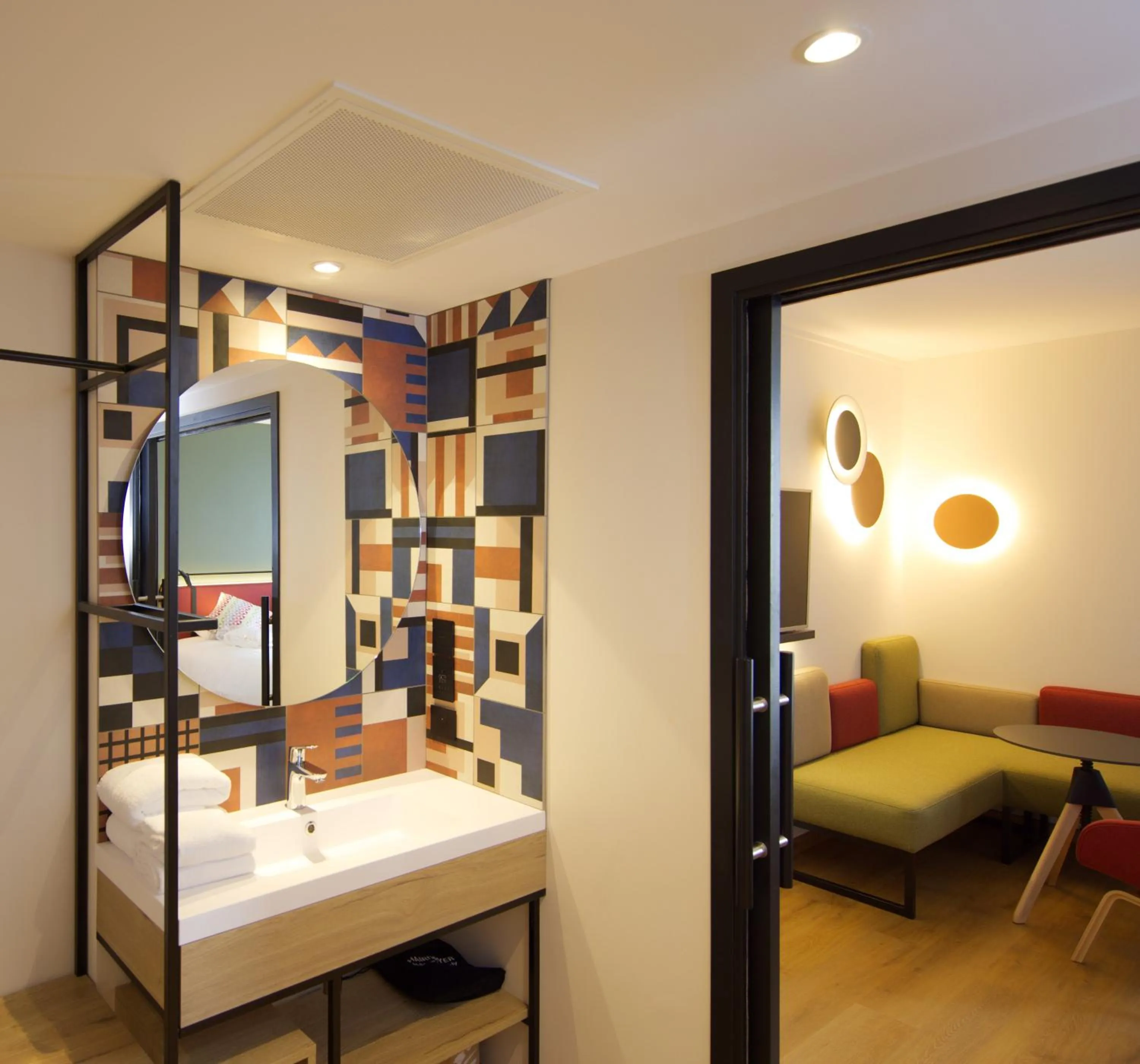 Bathroom, Bed in Campanile PRIME - Rungis Orly