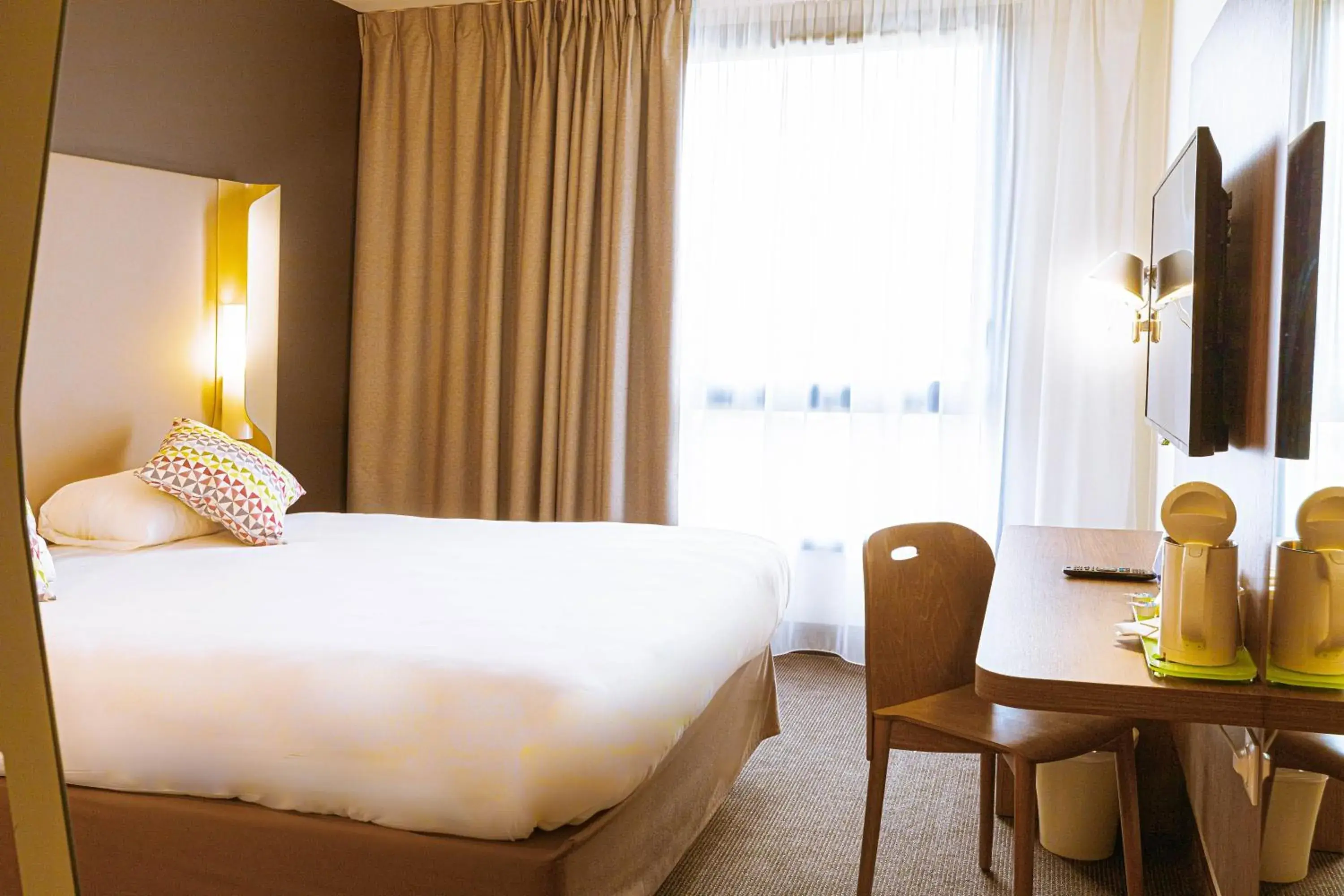 Photo of the whole room, Bed in Campanile PRIME - Rungis Orly Photo of the whole room, Bed in Campanile PRIME - Rungis Orly