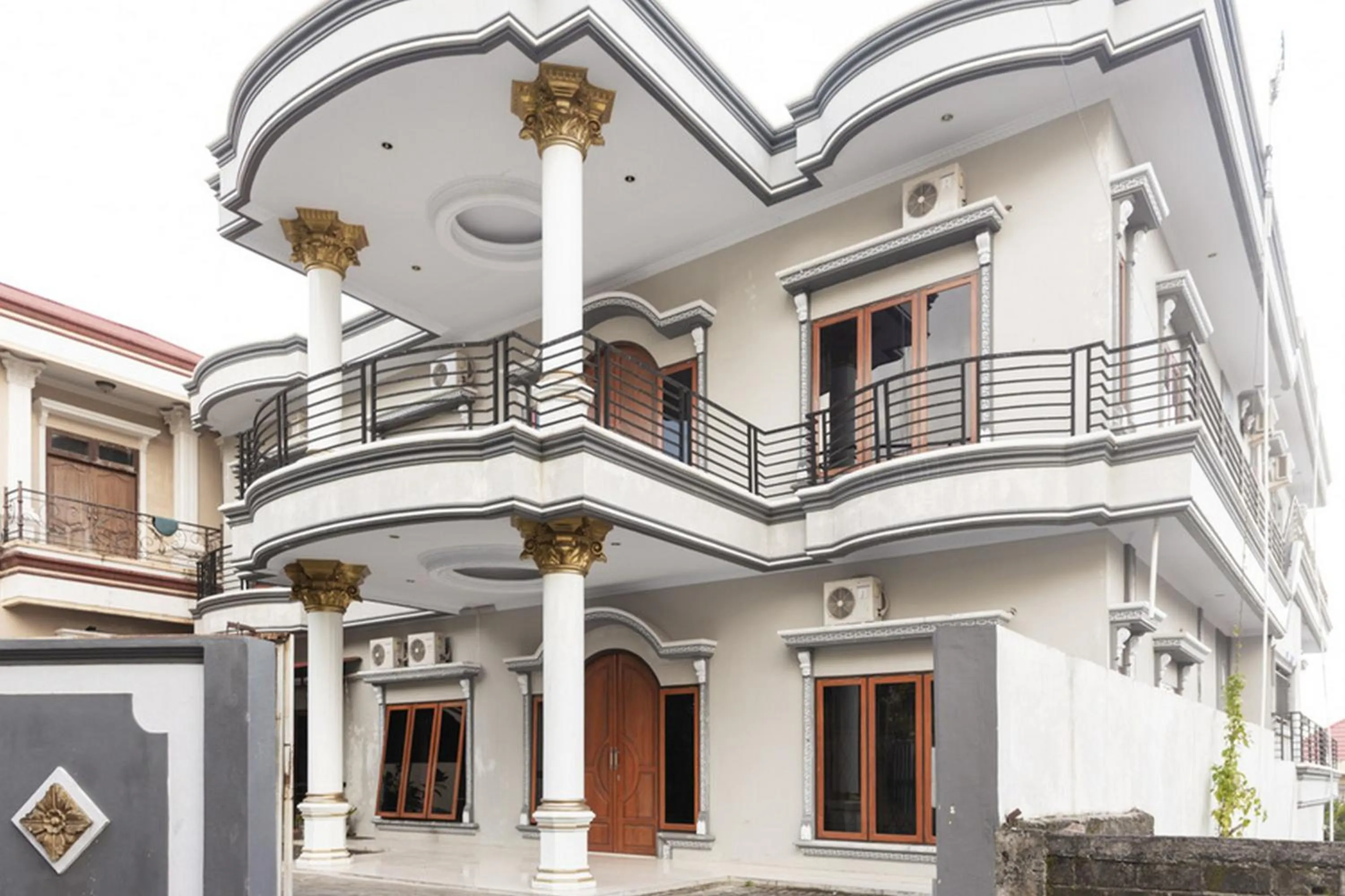 Property building in RedDoorz Plus near Transmart Kairagi Dua manado