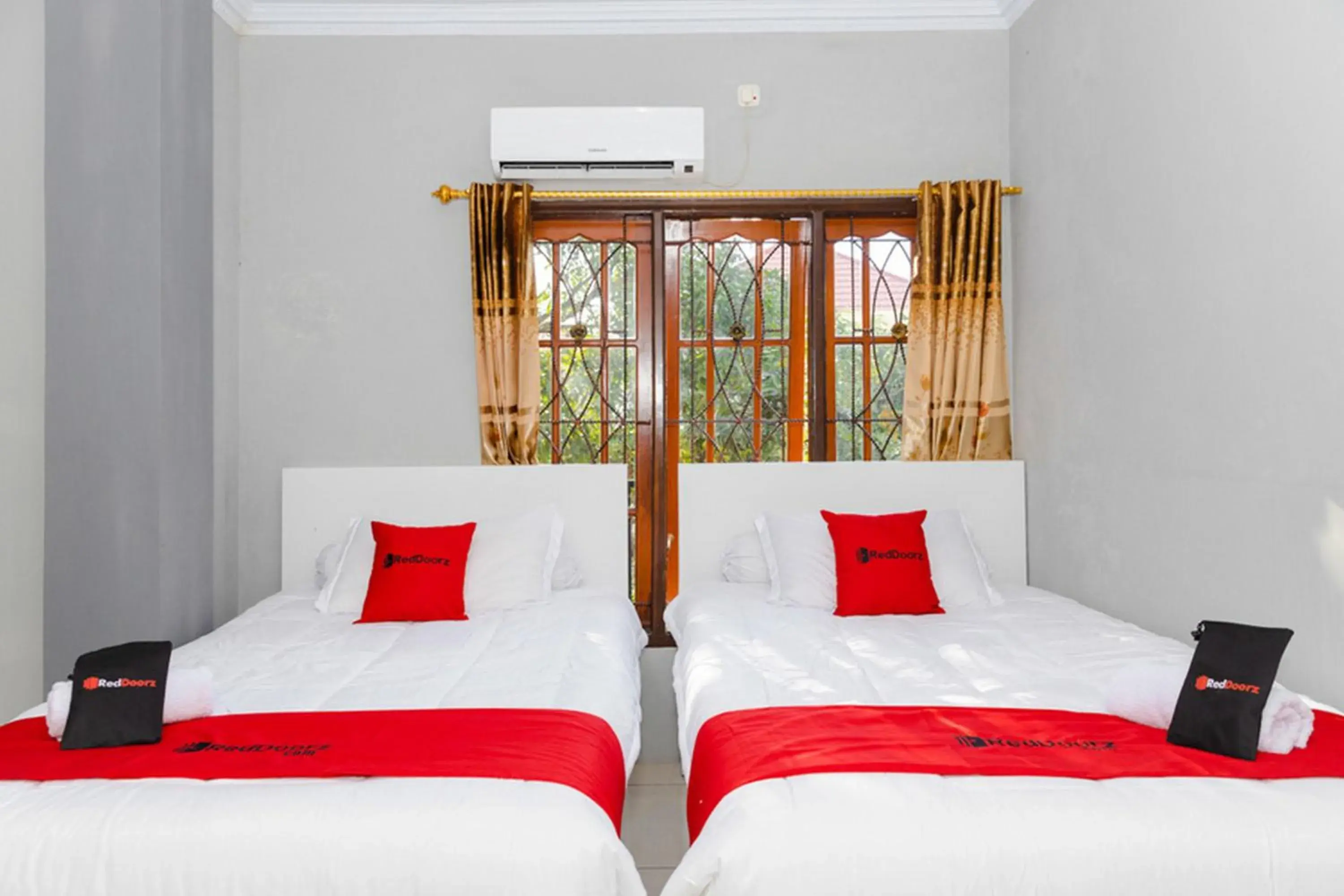 Twin Room in RedDoorz Plus near Transmart Kairagi Dua manado Twin Room in RedDoorz Plus near Transmart Kairagi Dua manado