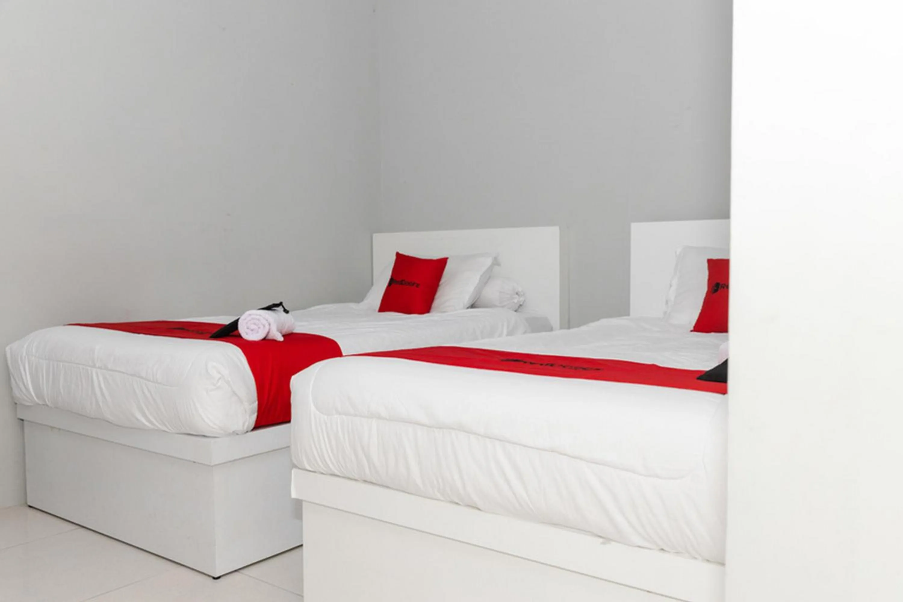 Bed in RedDoorz Plus near Transmart Kairagi Dua manado