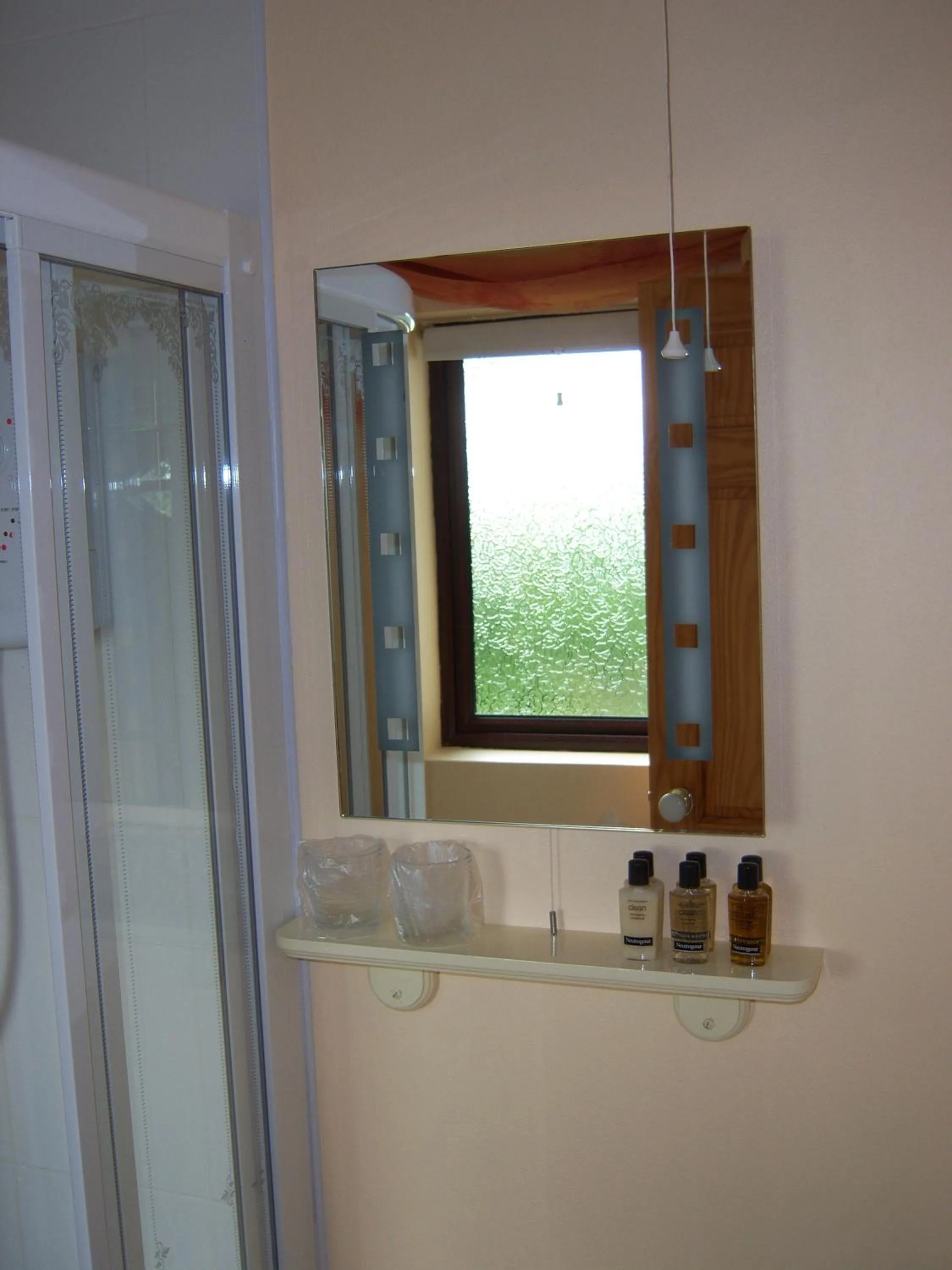 Bathroom in Dewhamill