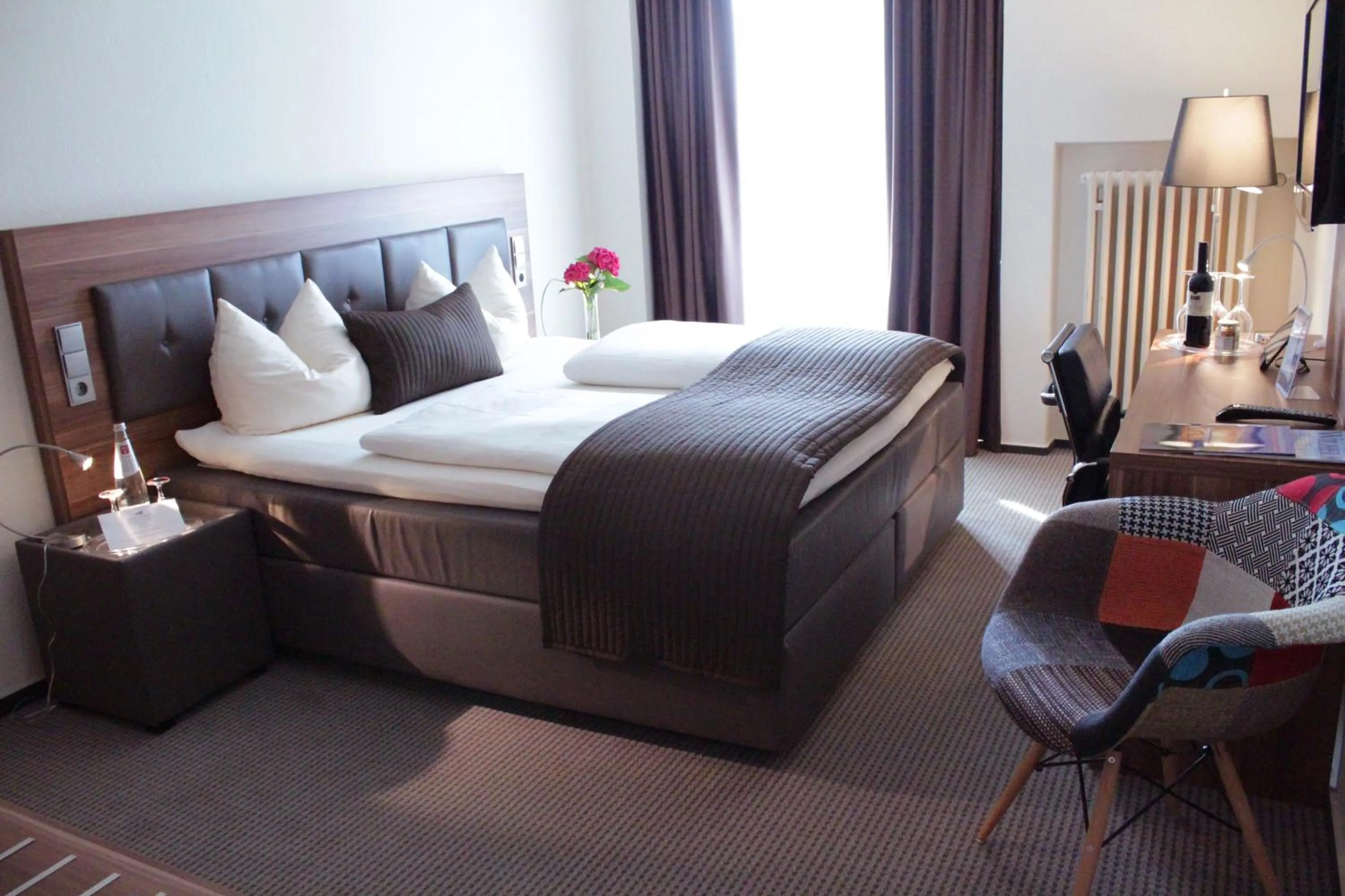 Photo of the whole room, Bed in Schlosshotel Kassel