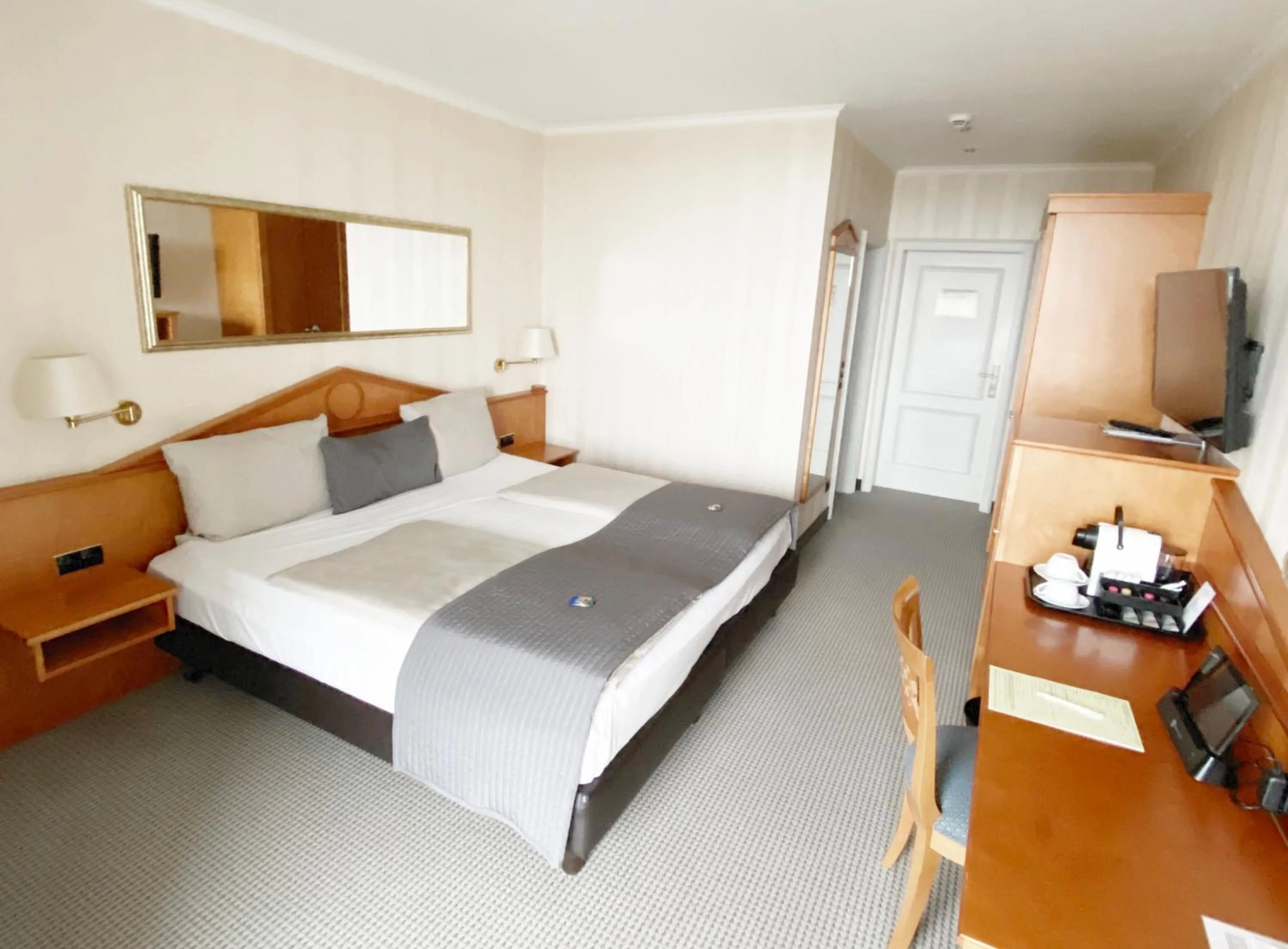 Bedroom, Bed in Schlosshotel Kassel