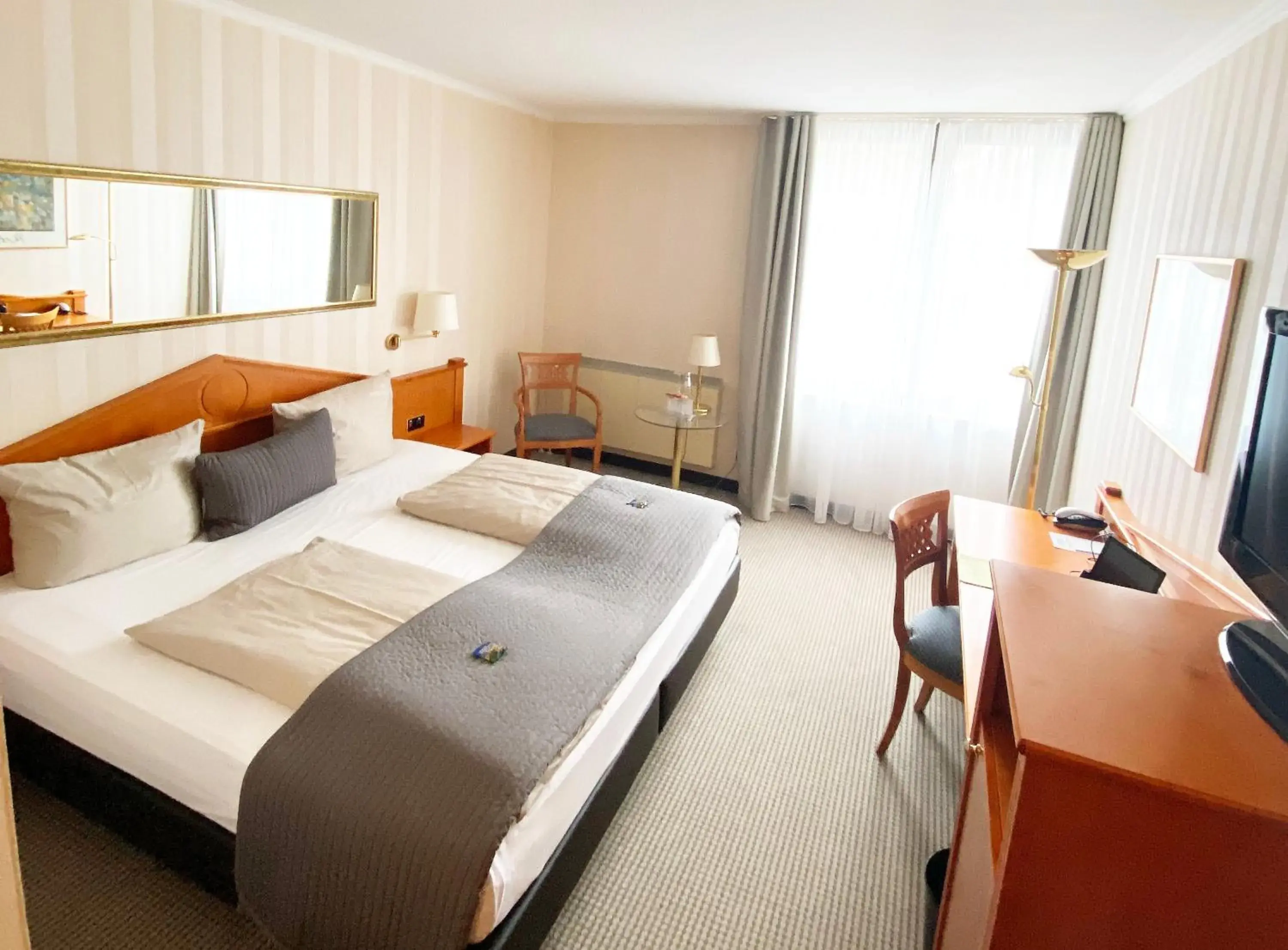 Standard Doppelzimmer teilweise mit Balkon - single occupancy in Schlosshotel Kassel Standard Doppelzimmer teilweise mit Balkon - single occupancy in Schlosshotel Kassel