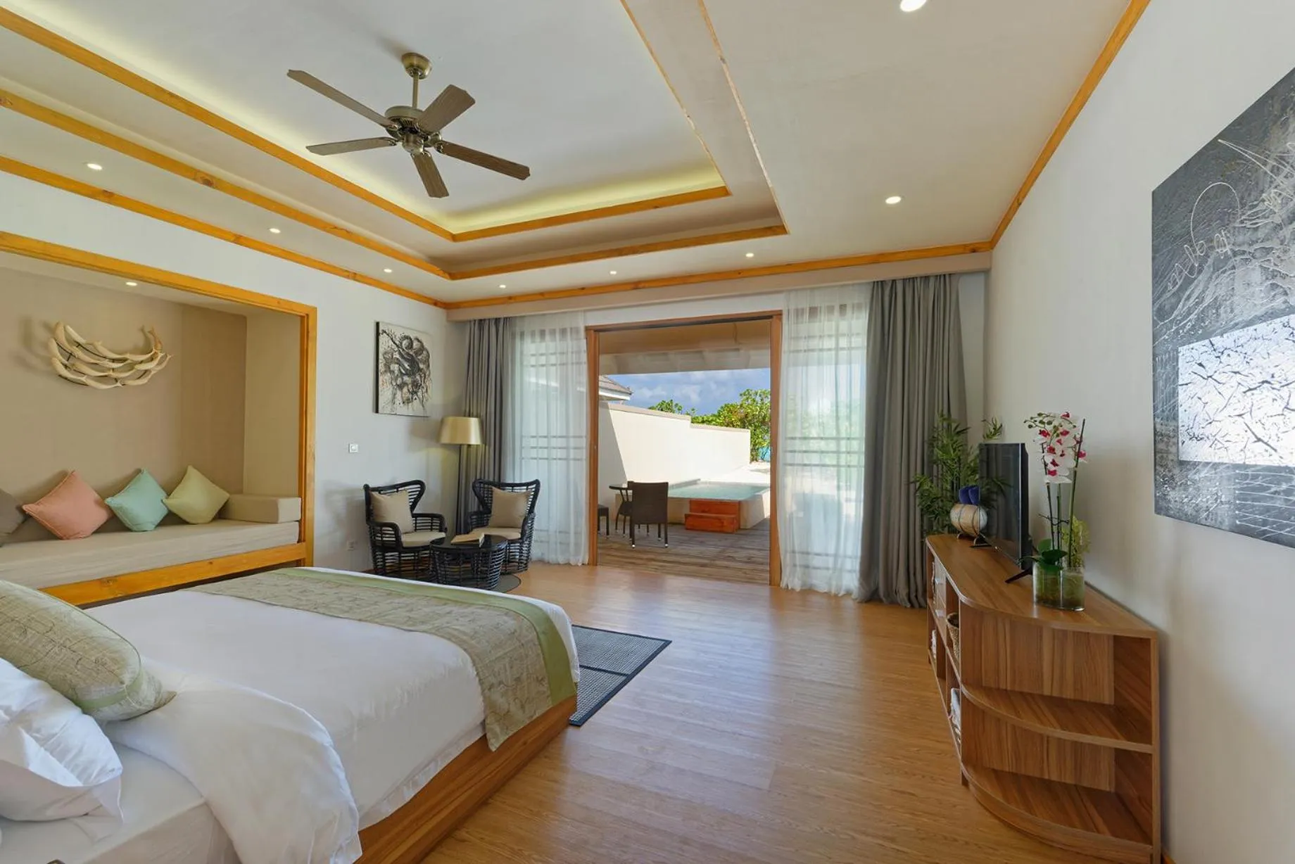 Photo of the whole room, Bed in Brennia Kottefaru Maldives