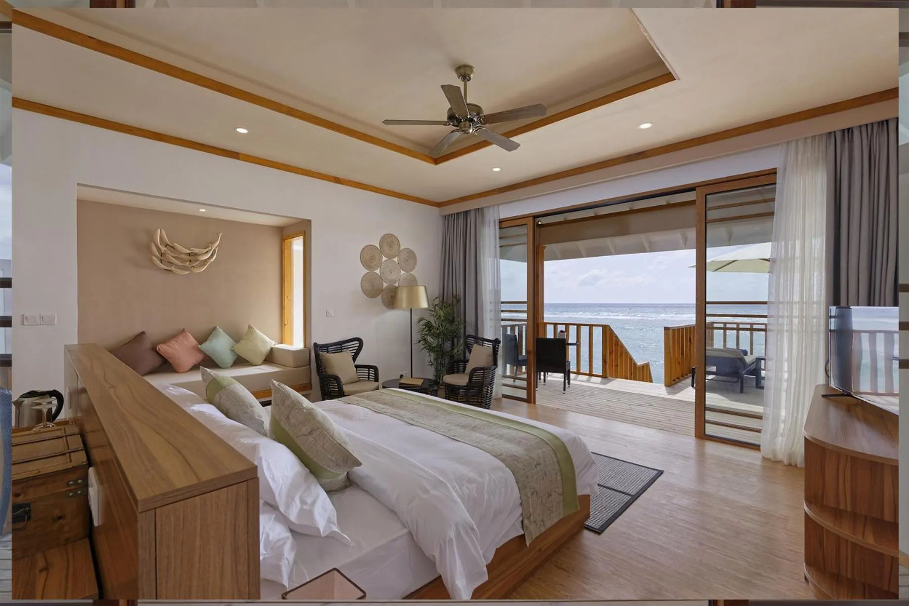 Photo of the whole room, Bed in Brennia Kottefaru Maldives