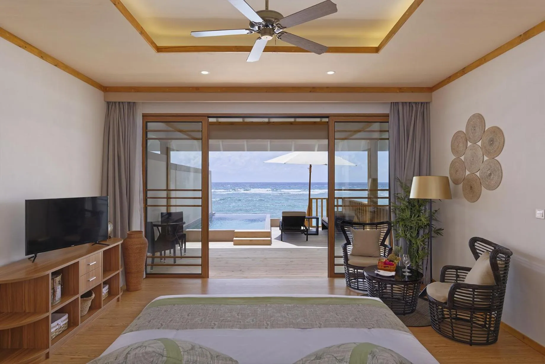 Photo of the whole room in Brennia Kottefaru Maldives