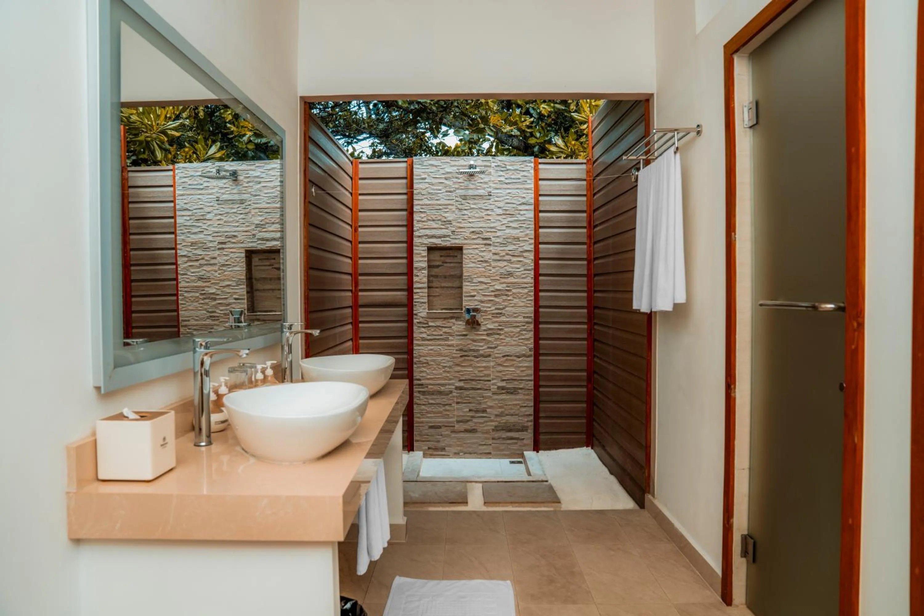 Shower in Brennia Kottefaru Maldives