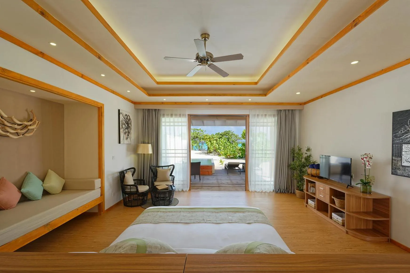 Photo of the whole room, Bed in Brennia Kottefaru Maldives