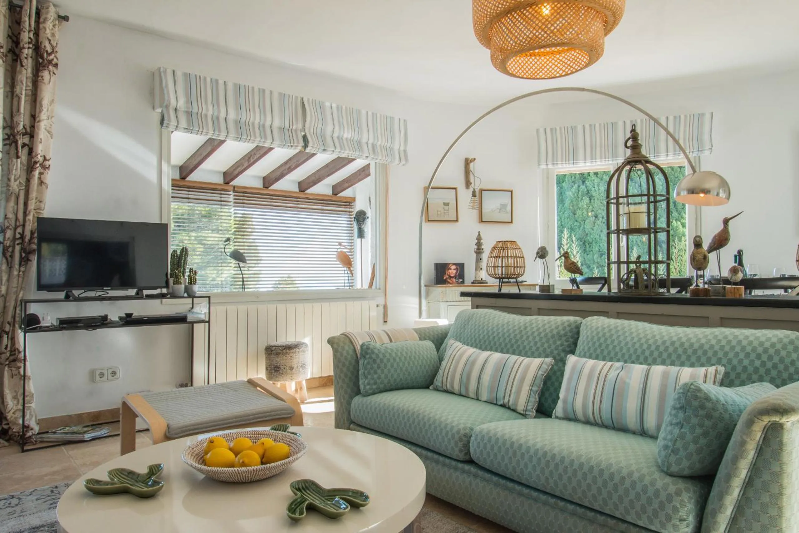 Communal lounge/ TV room in Villa Teranga - PlusHolidays