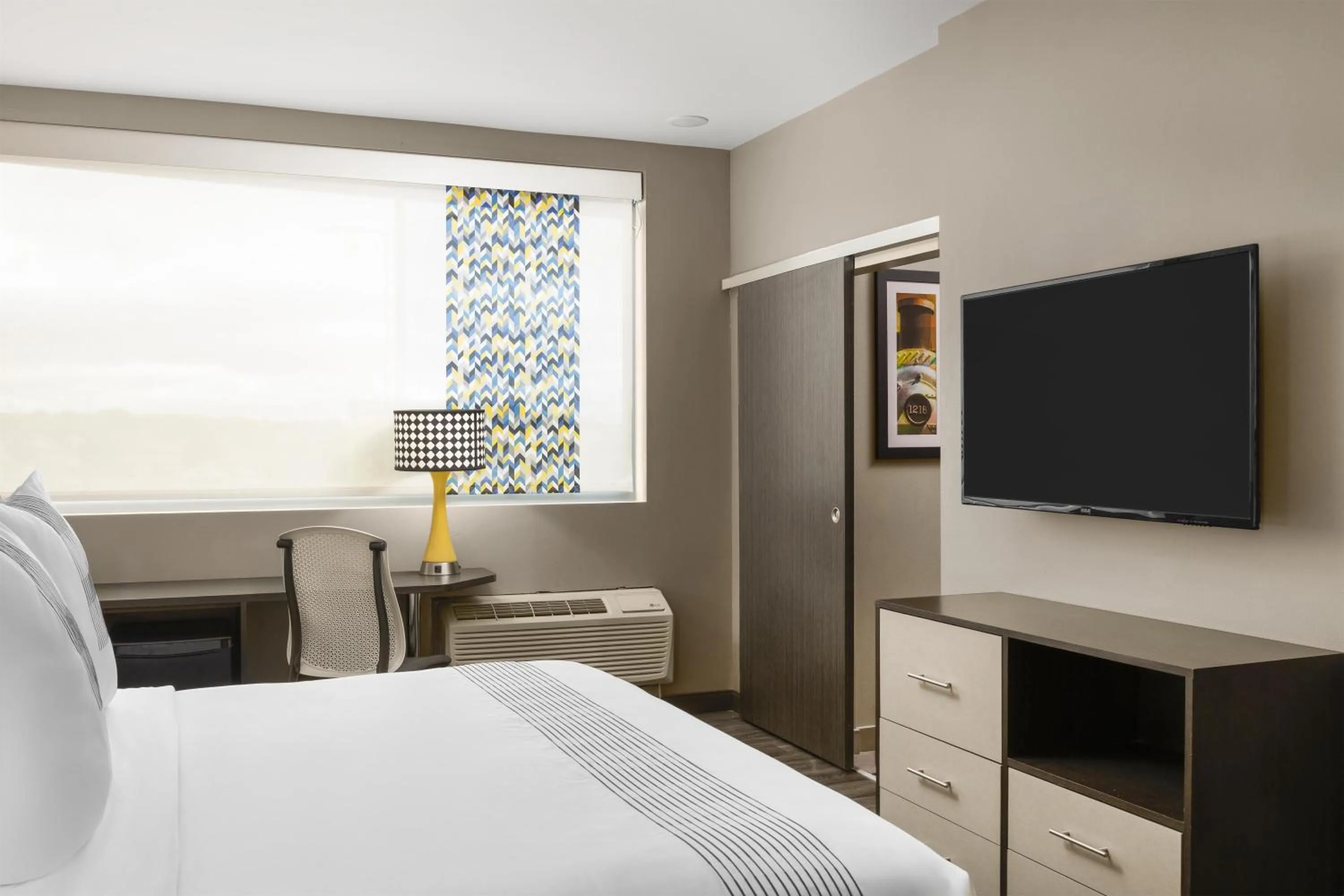 Bedroom, Bed in GLō Best Western Dawley Farms In Sioux Falls