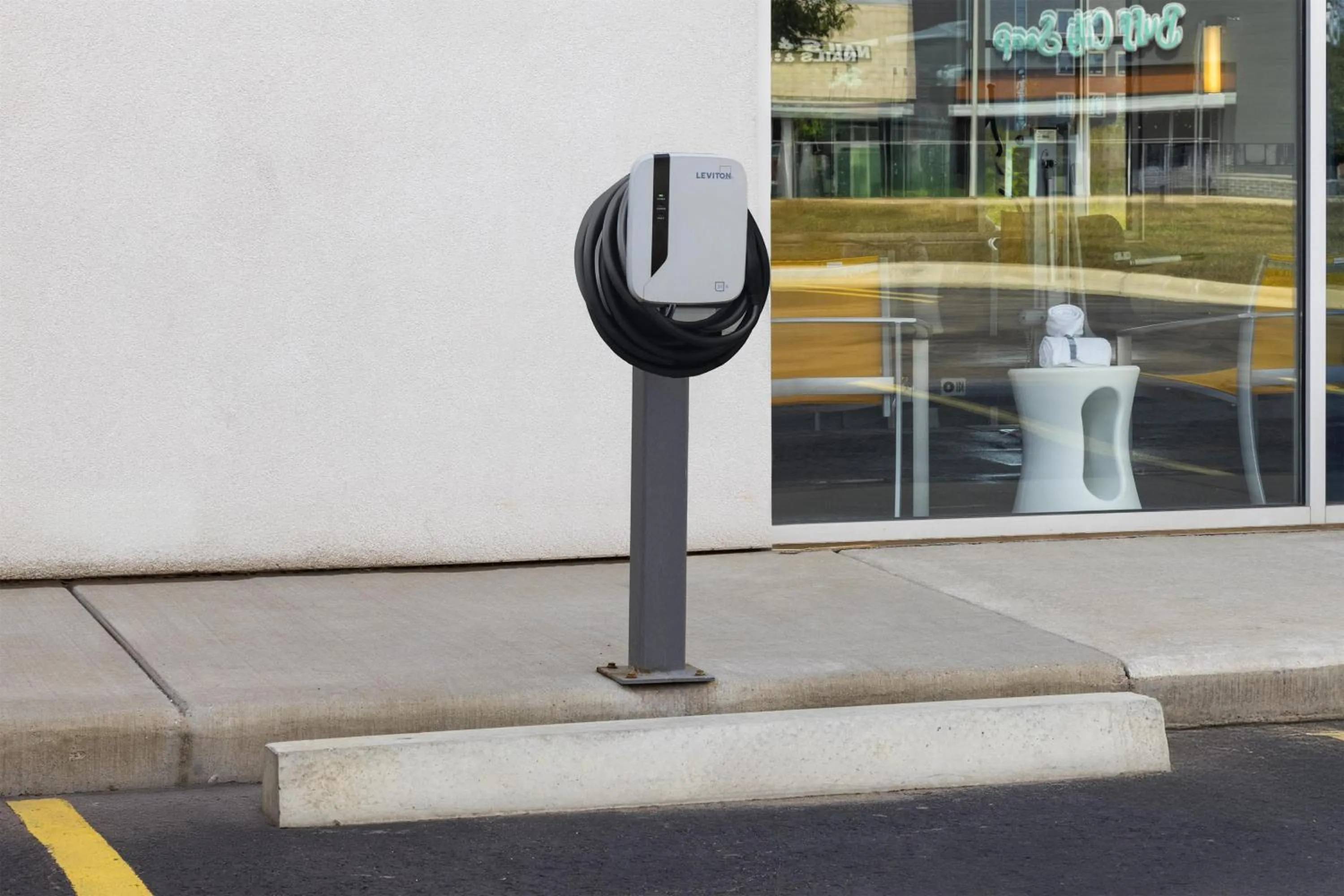 Property building in GLō Best Western Dawley Farms In Sioux Falls