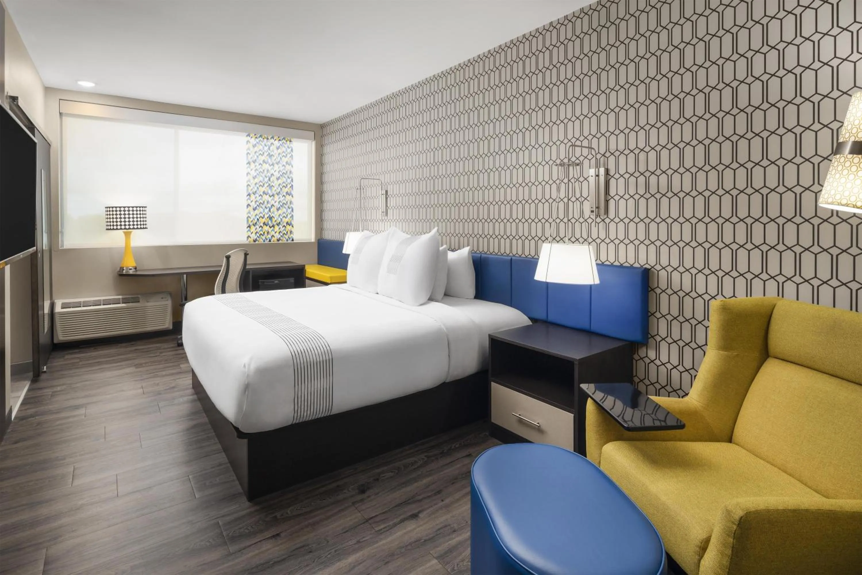 Bedroom, Bed in GLō Best Western Dawley Farms In Sioux Falls