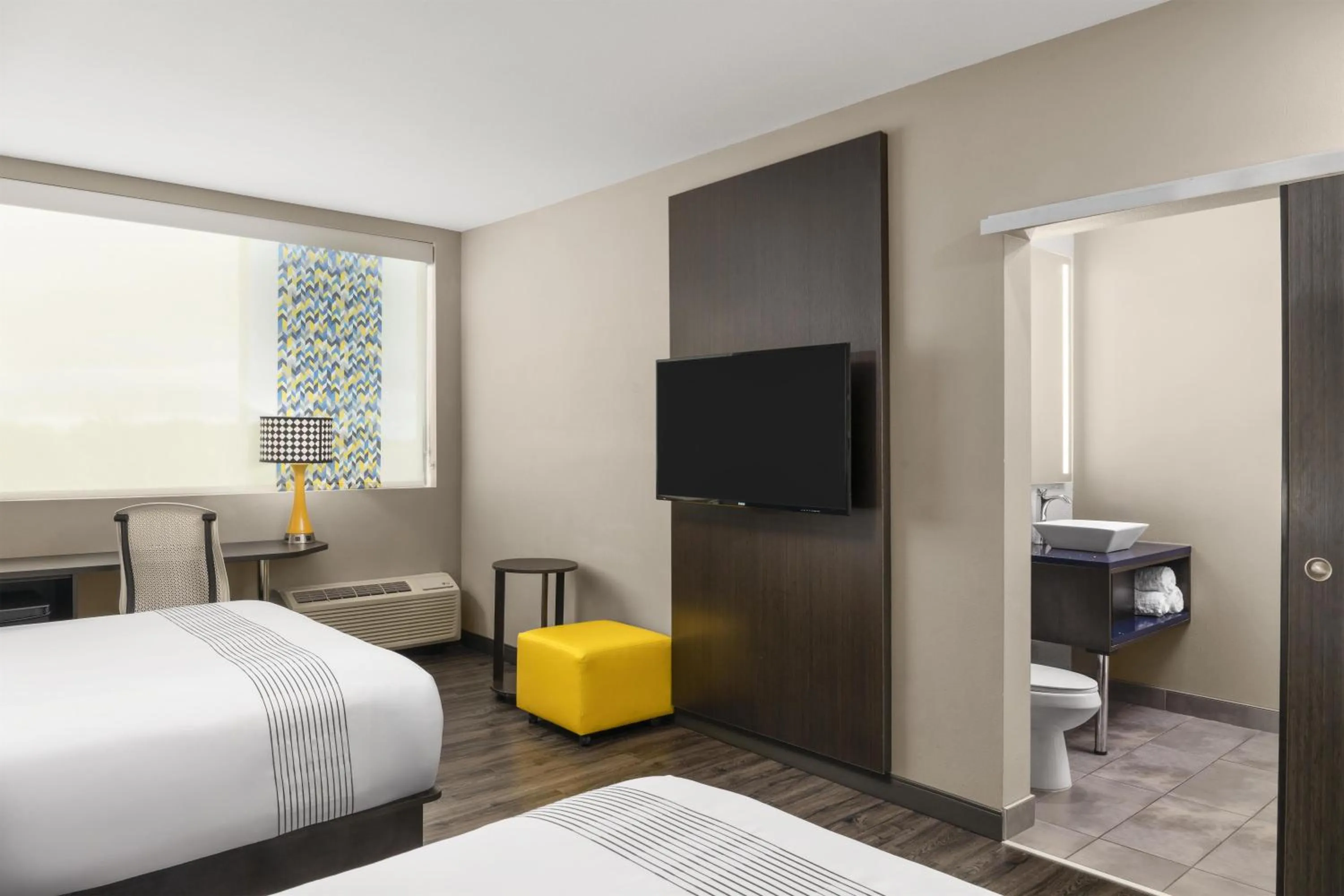 Bedroom, Bed in GLō Best Western Dawley Farms In Sioux Falls