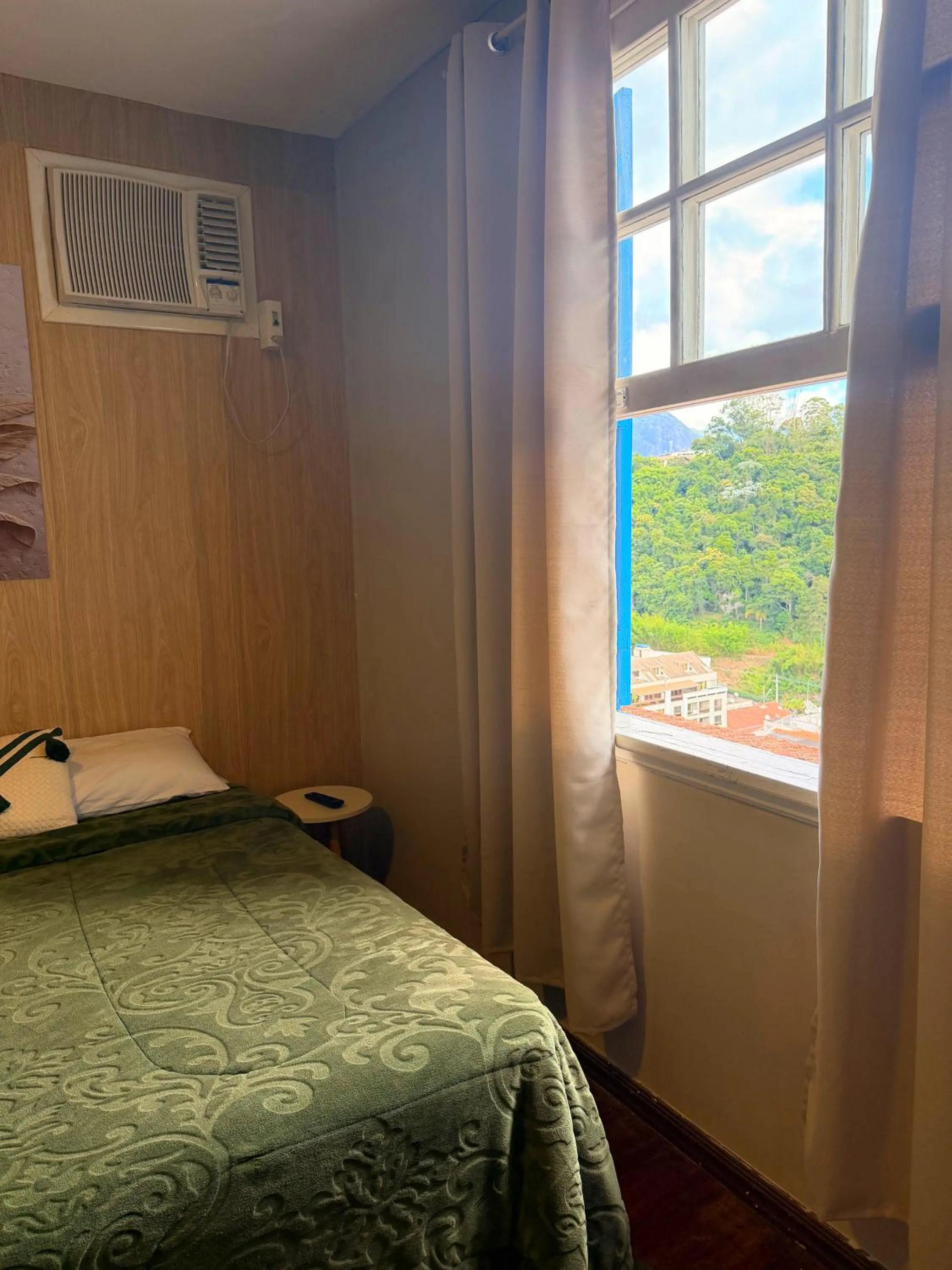 Bed in HOTEL MONTANAS