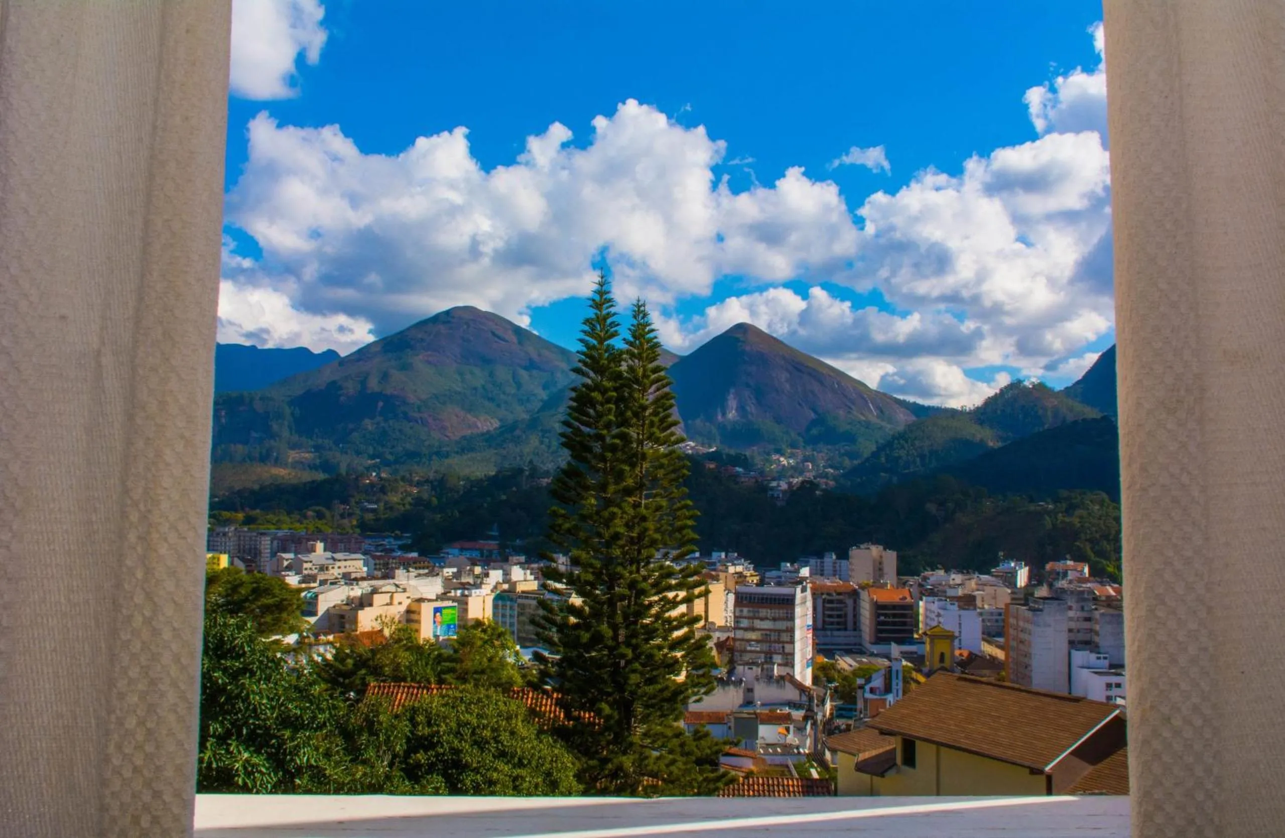 HOTEL MONTANAS