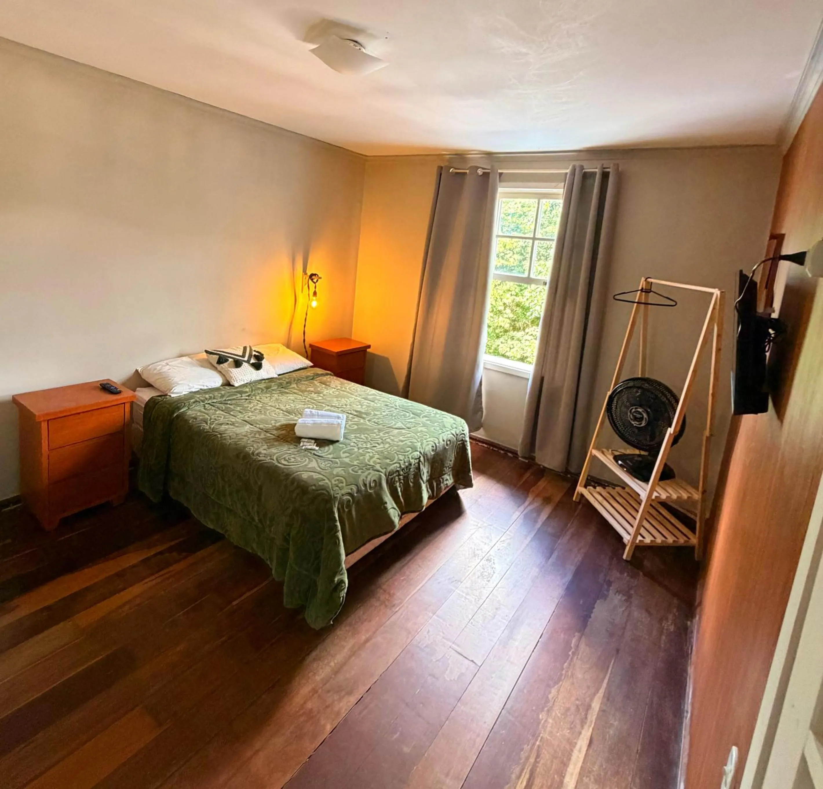 Bed in HOTEL MONTANAS