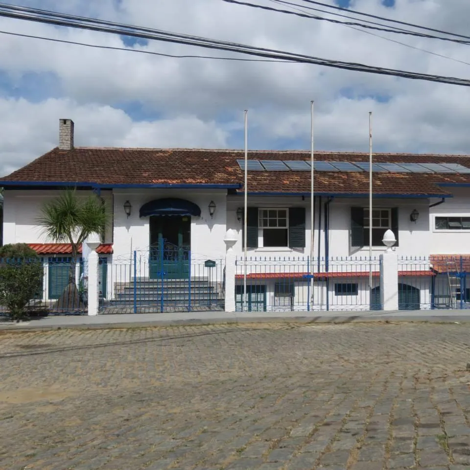 HOTEL MONTANAS