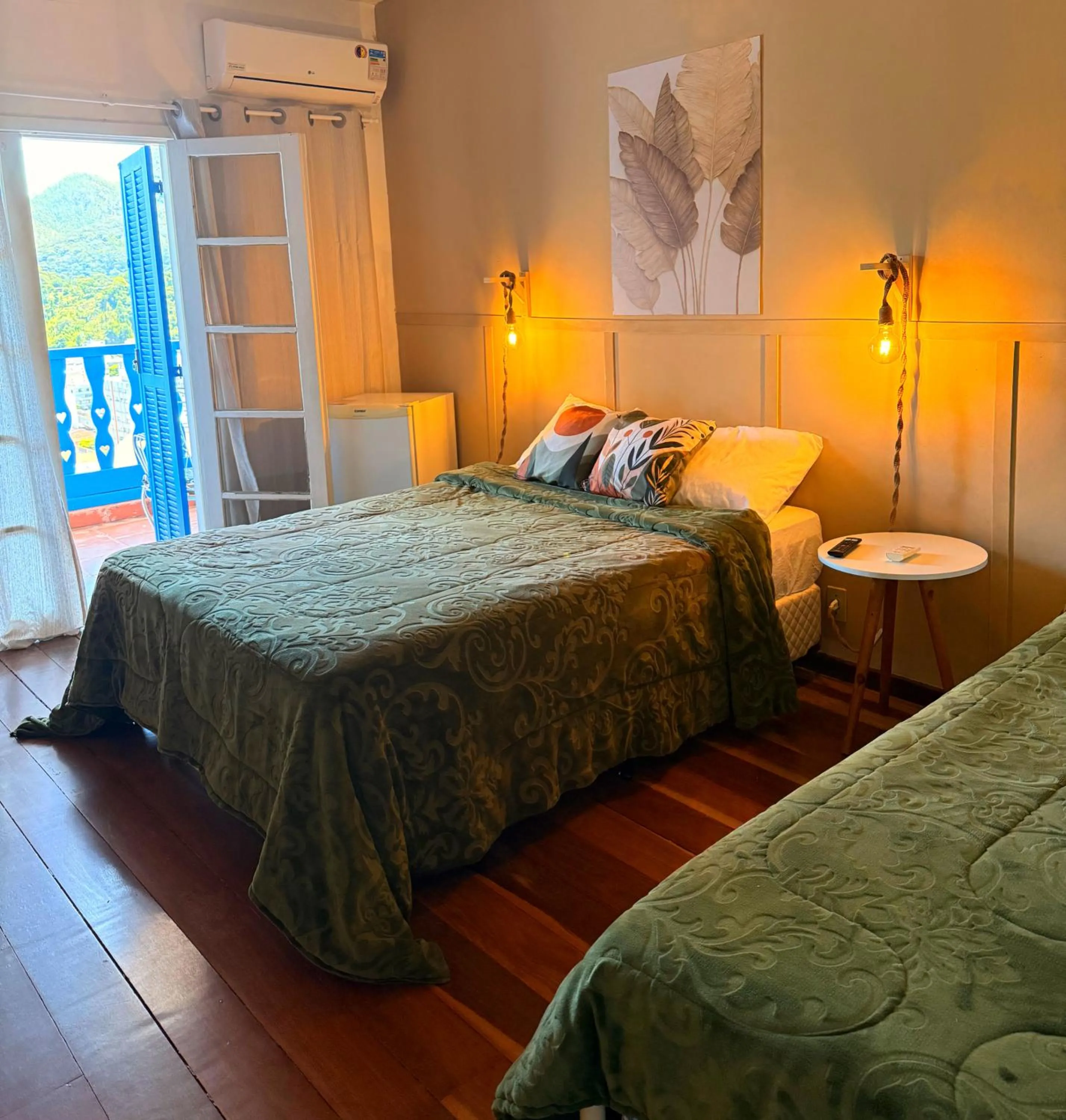 Bed in HOTEL MONTANAS