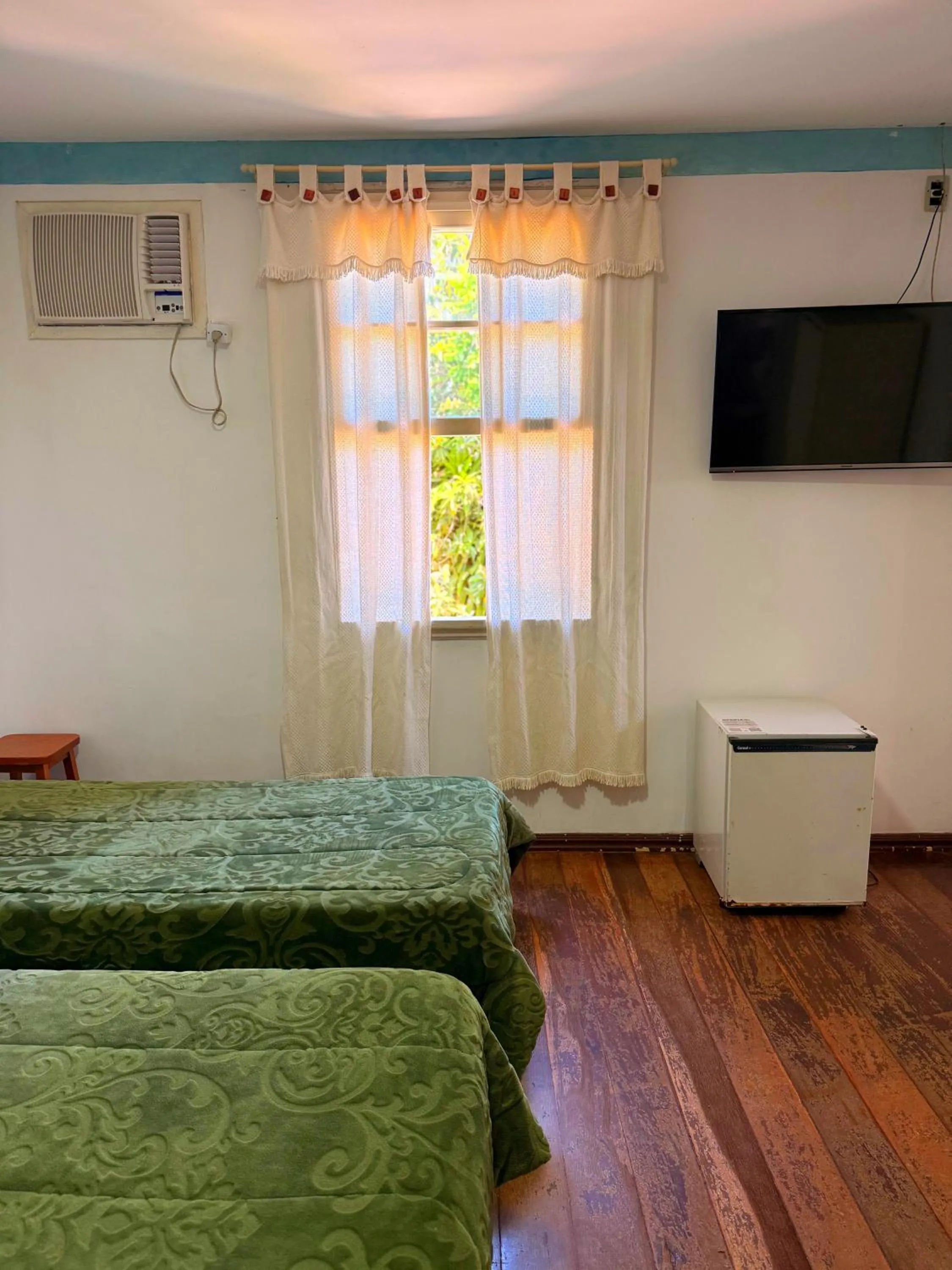 HOTEL MONTANAS