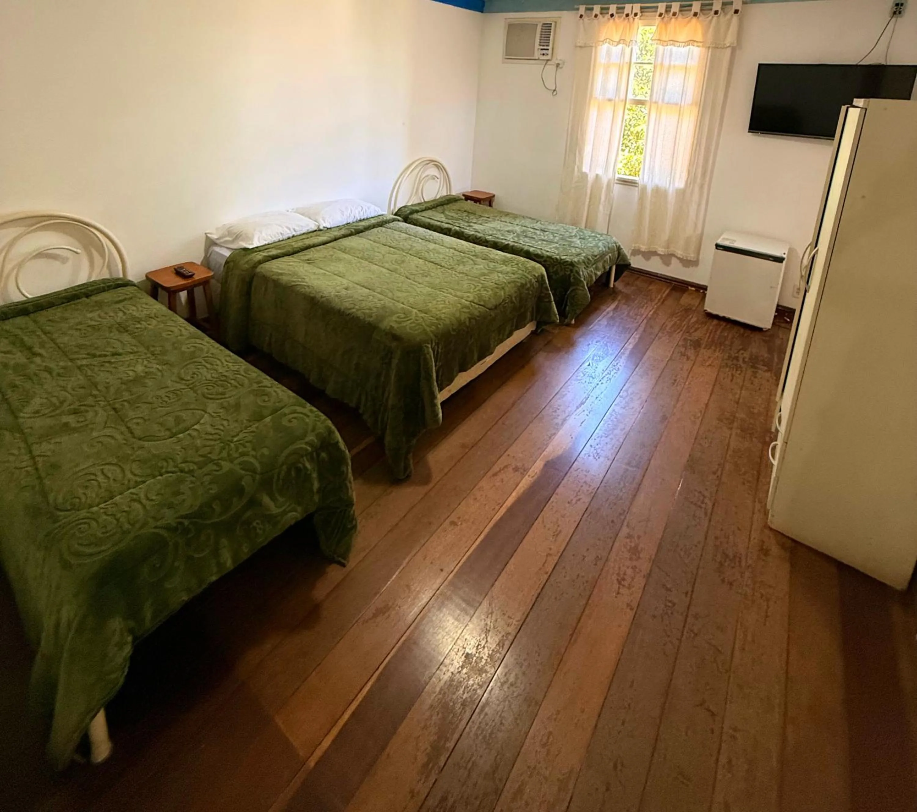 Bed in HOTEL MONTANAS