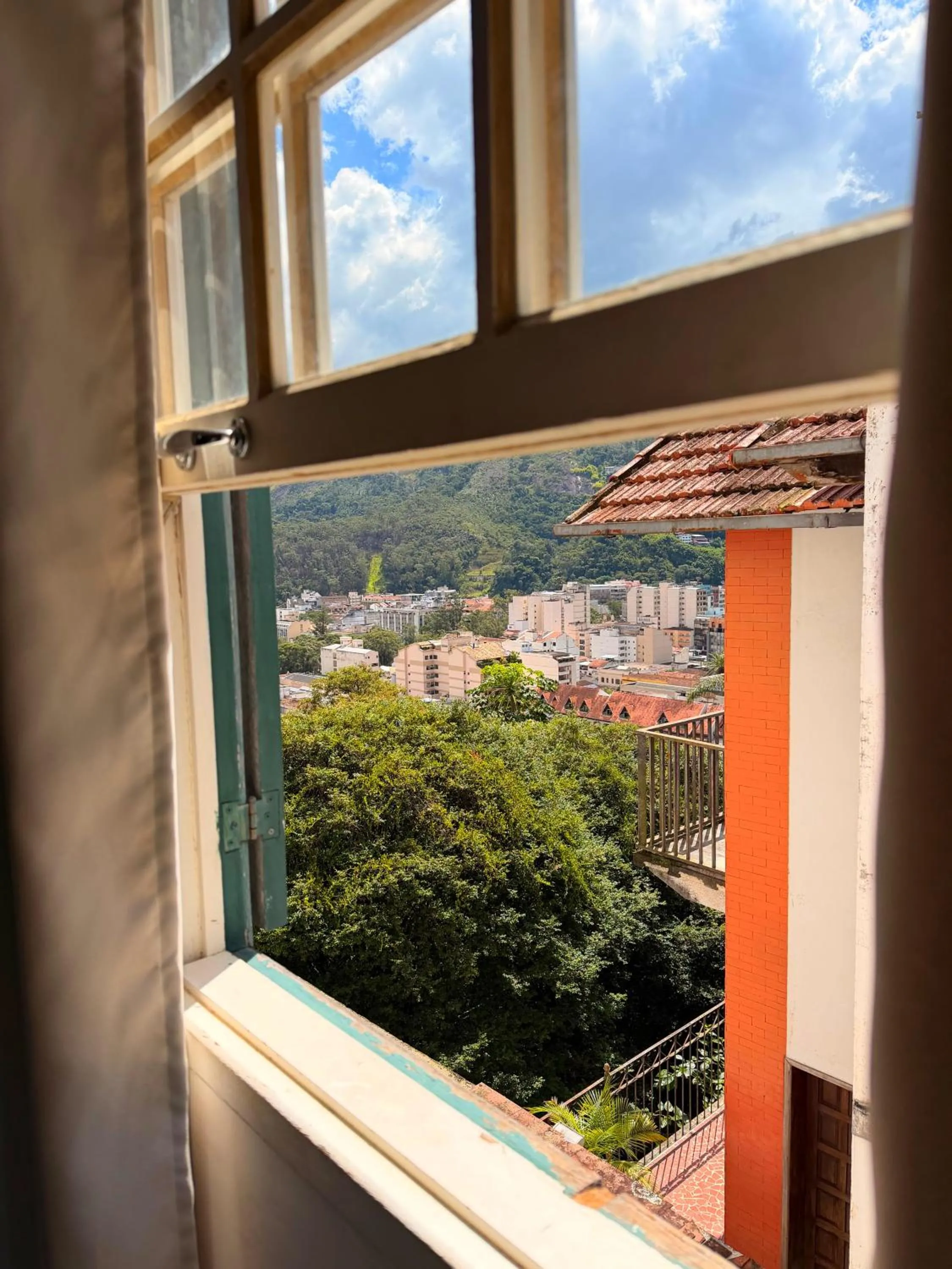 HOTEL MONTANAS