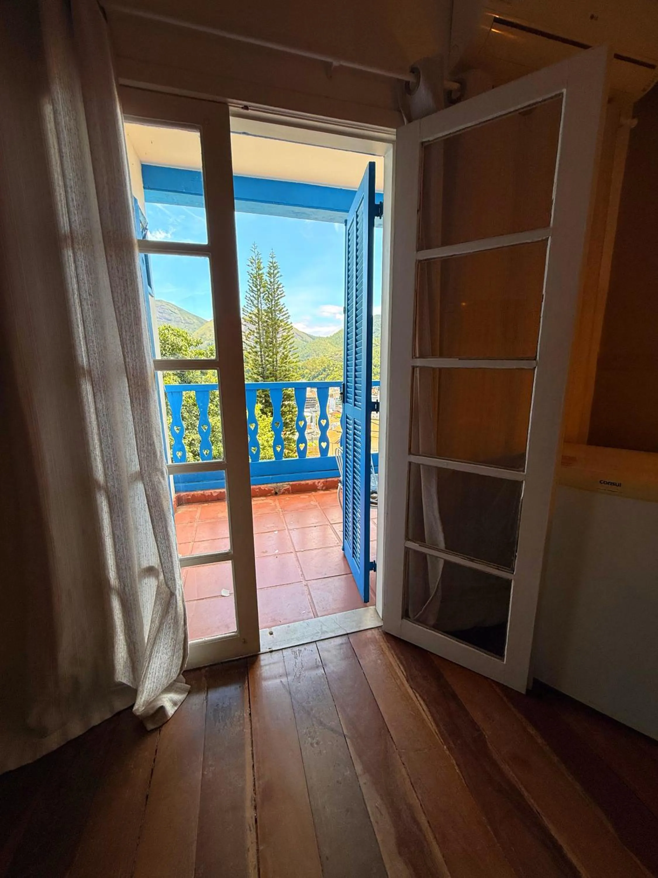 HOTEL MONTANAS