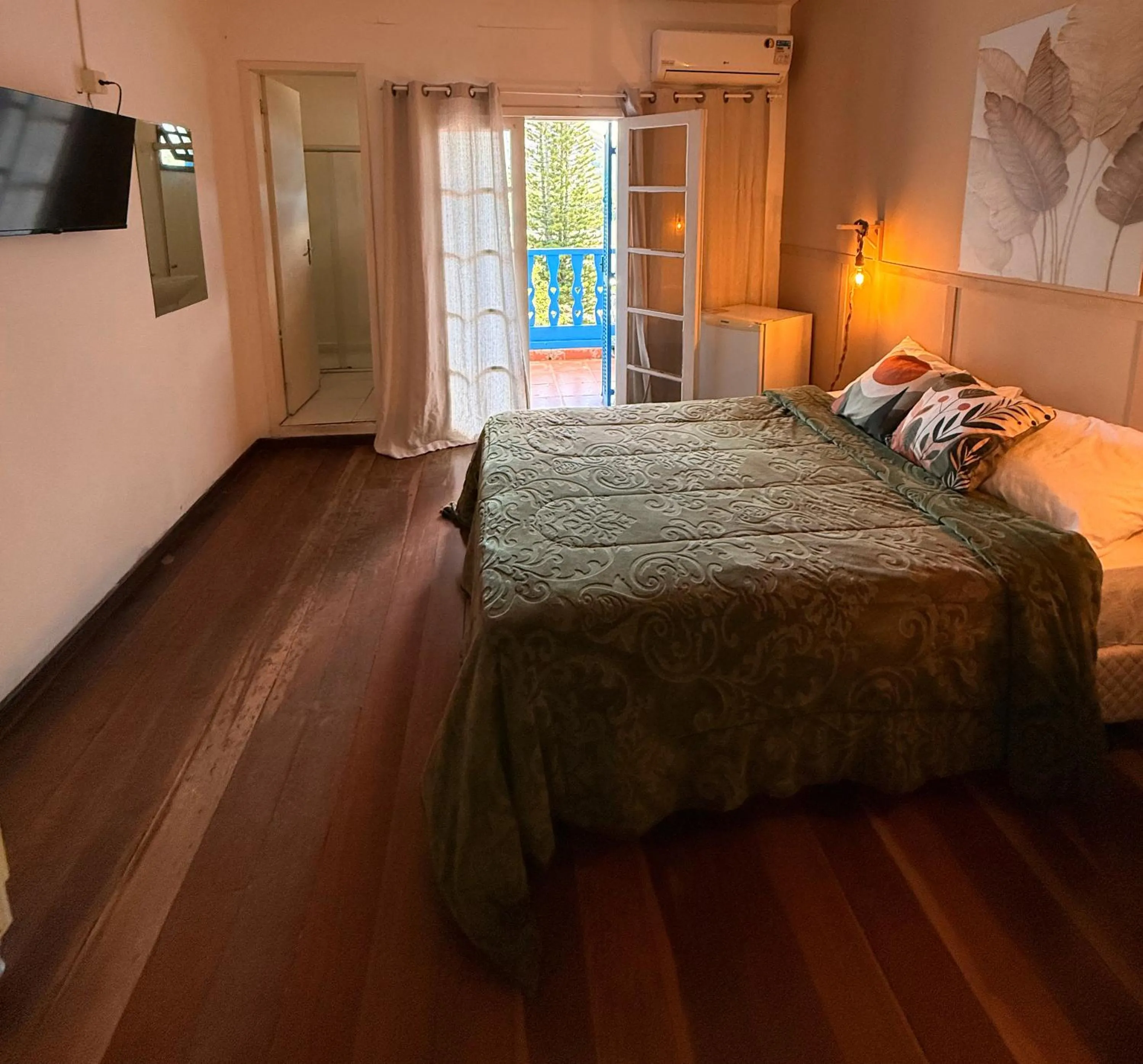 Bed in HOTEL MONTANAS