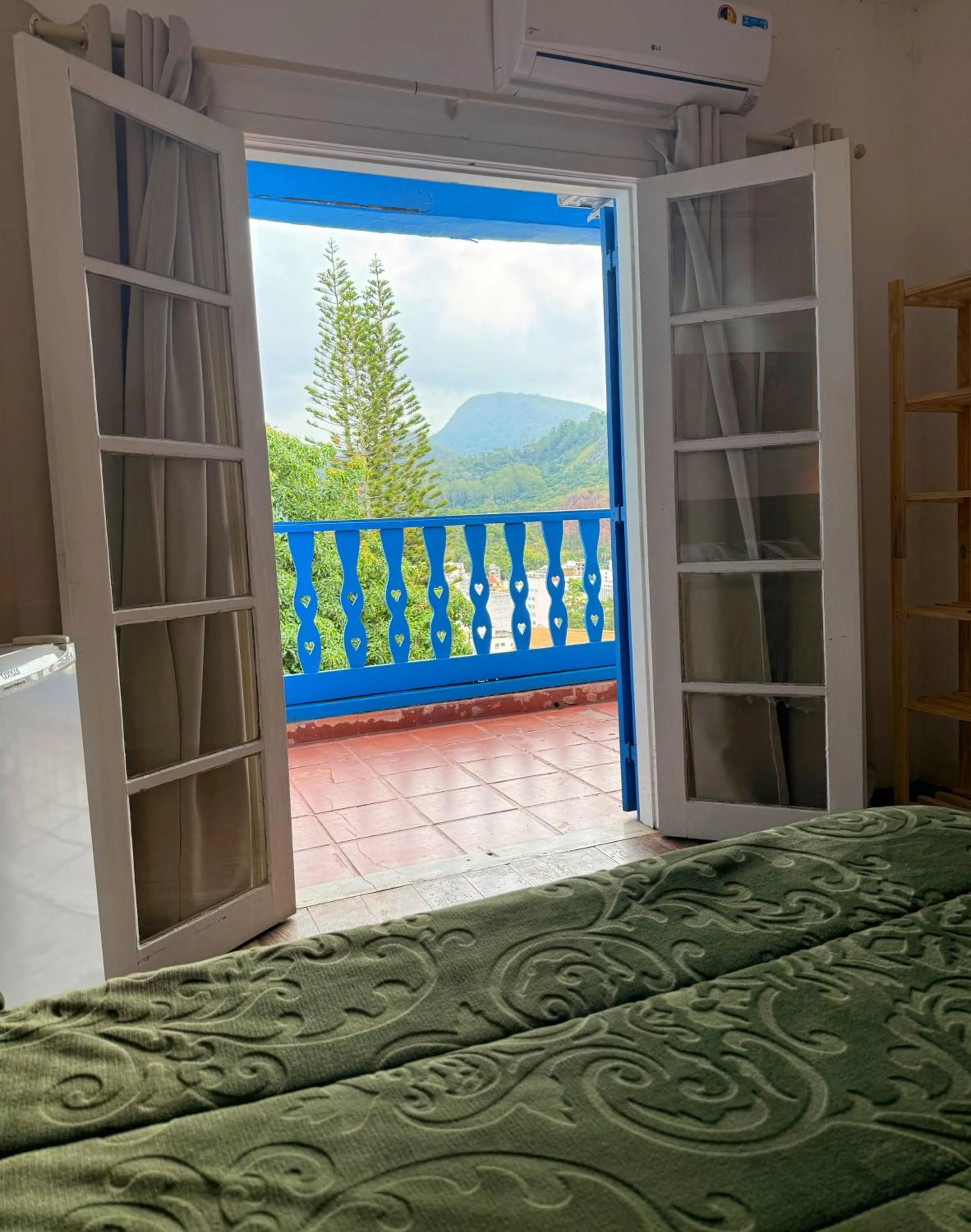 Bed in HOTEL MONTANAS