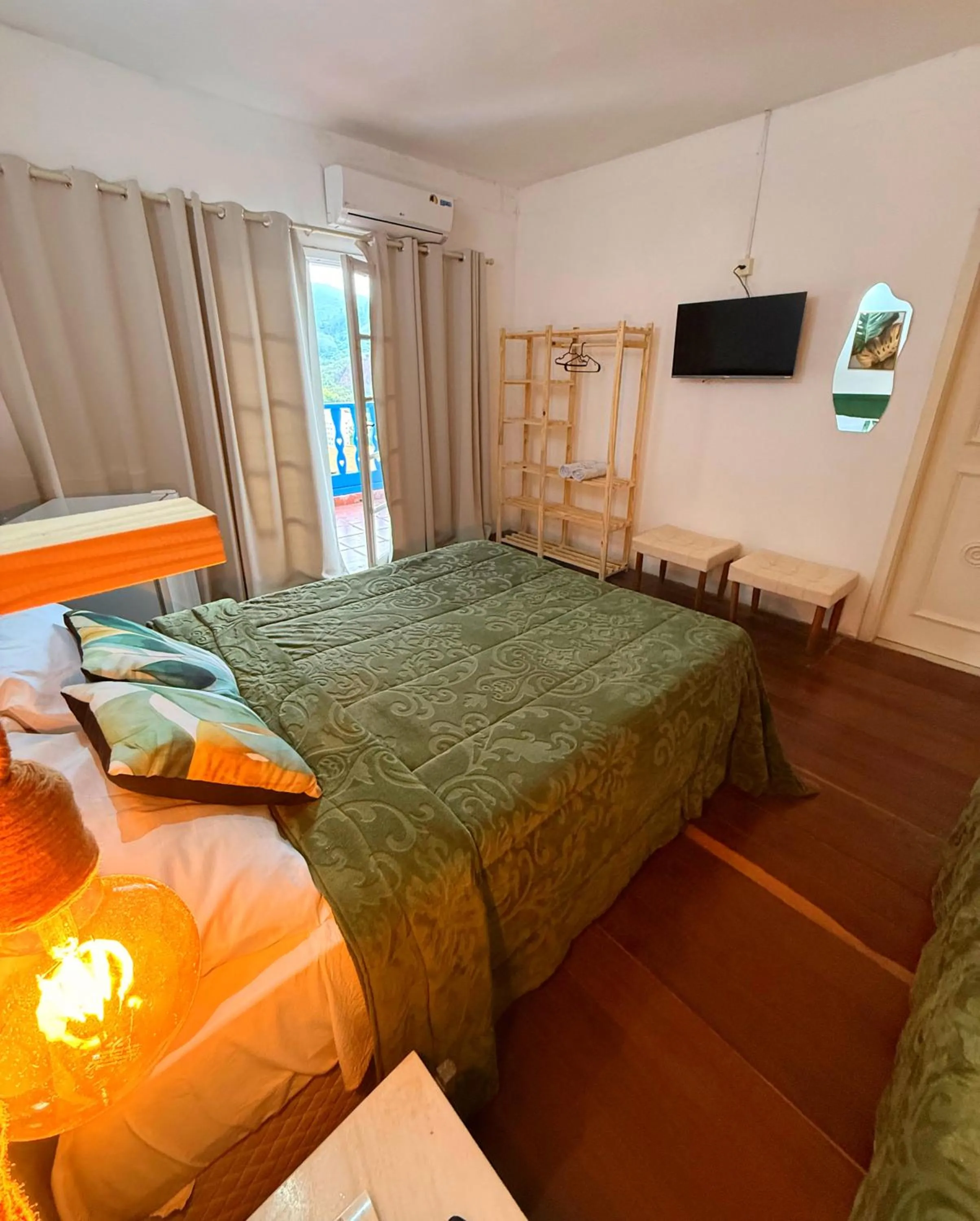 Bed in HOTEL MONTANAS