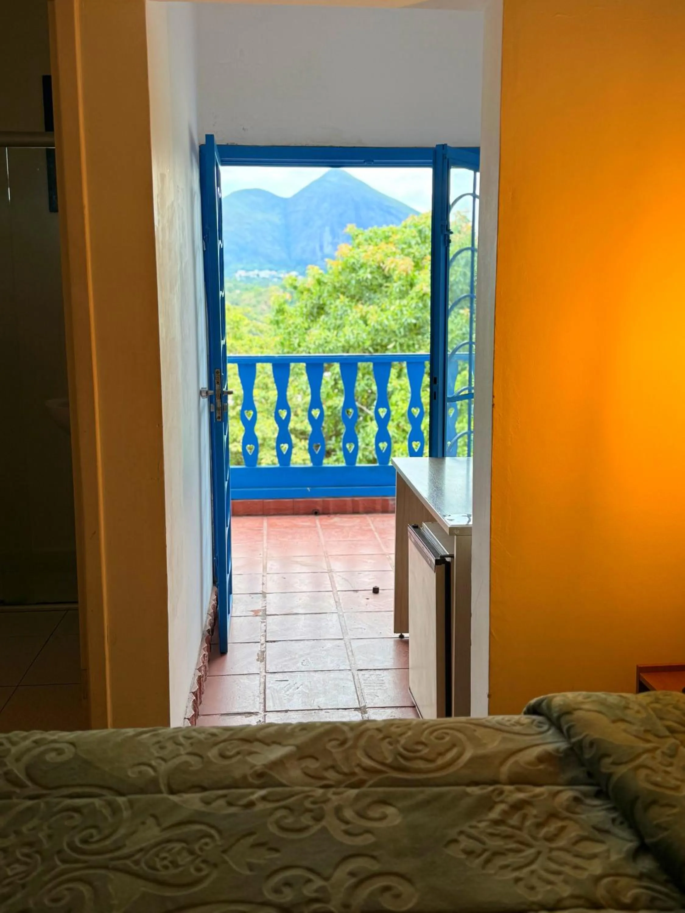 Bed in HOTEL MONTANAS