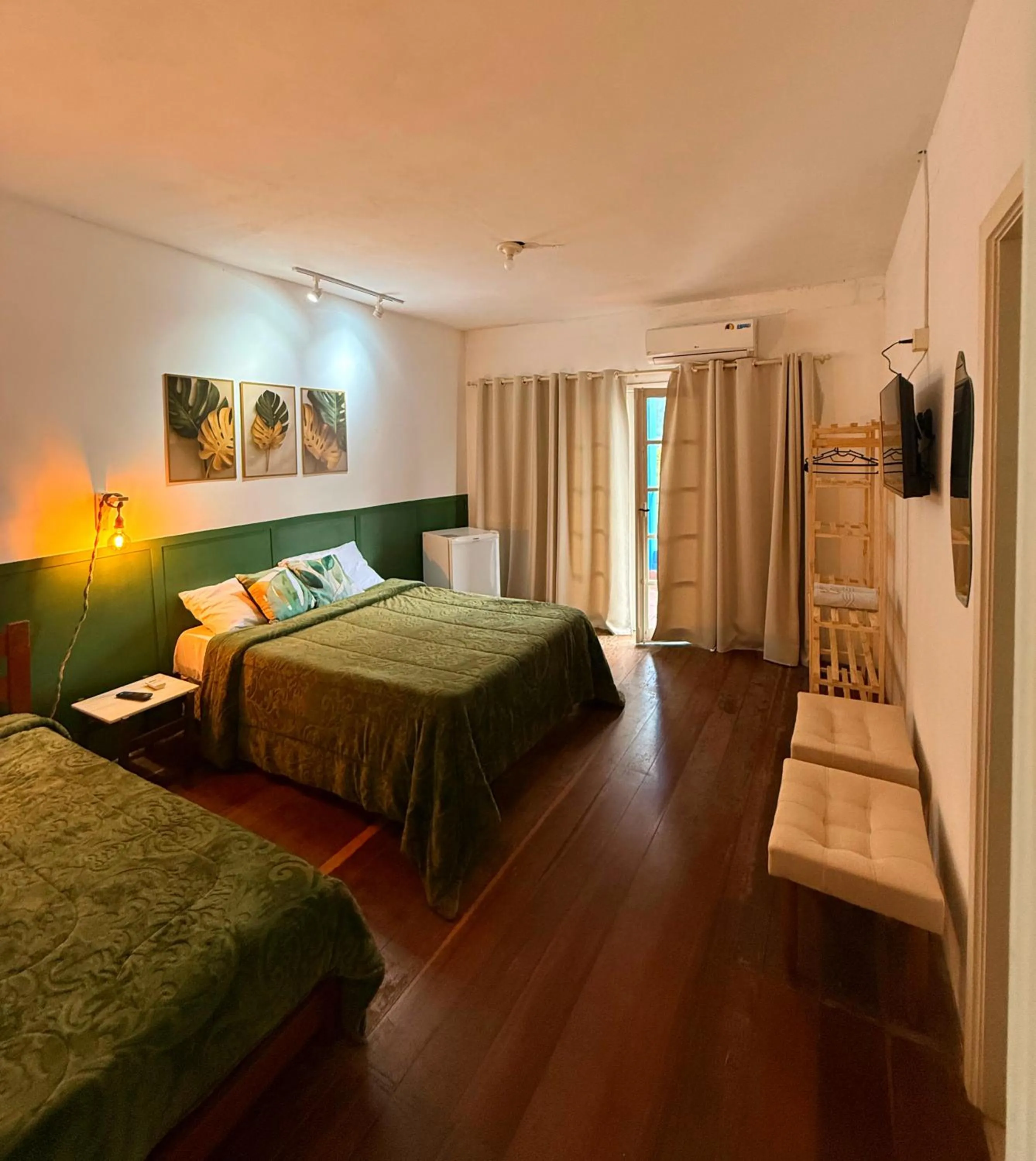 Bed in HOTEL MONTANAS