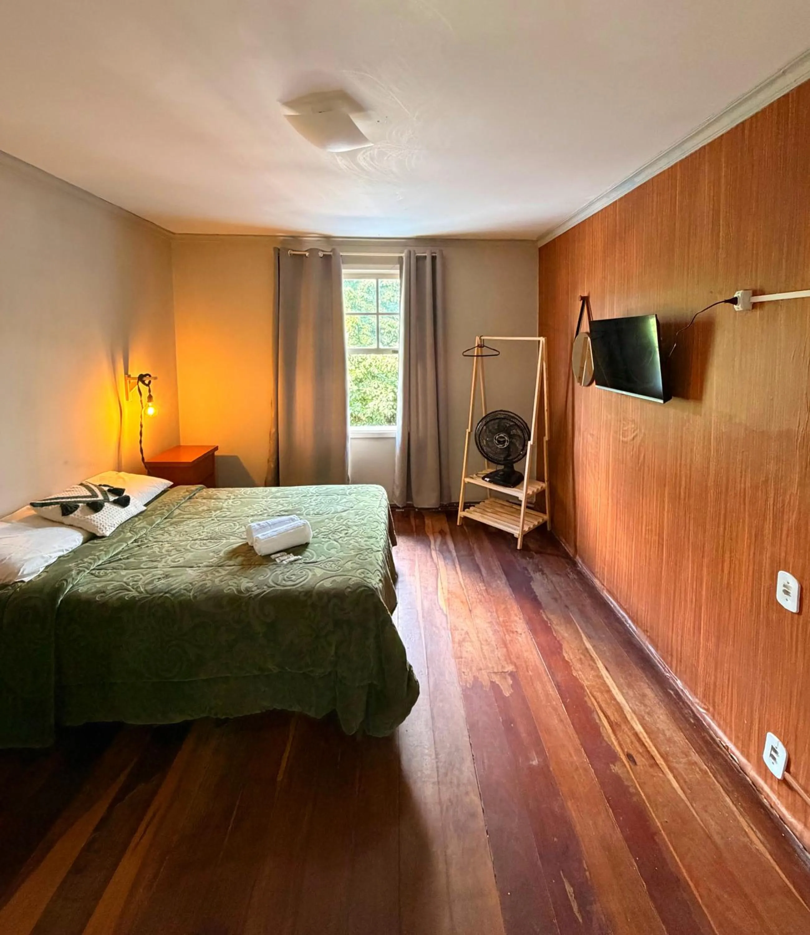 Bed in HOTEL MONTANAS