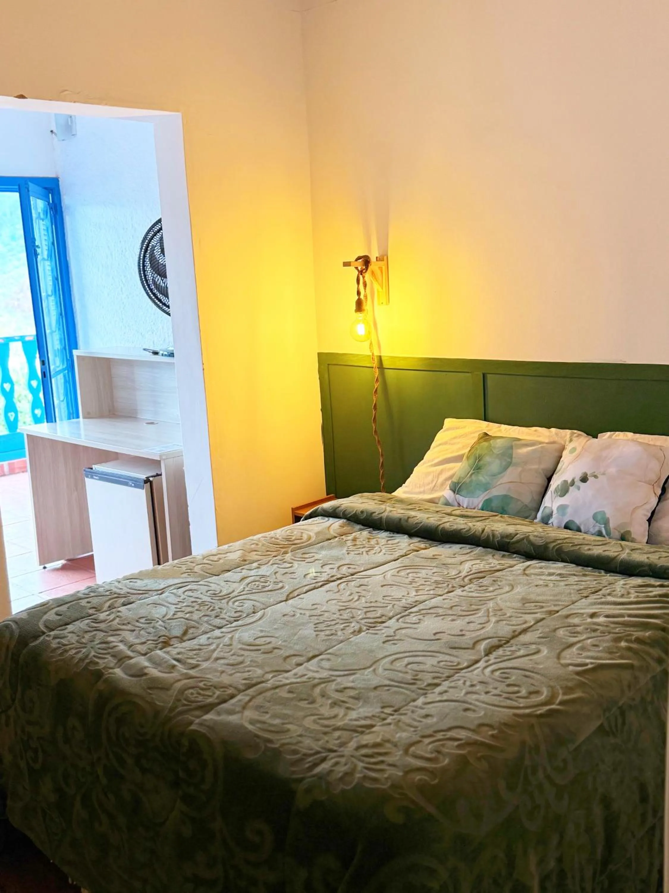 Bed in HOTEL MONTANAS