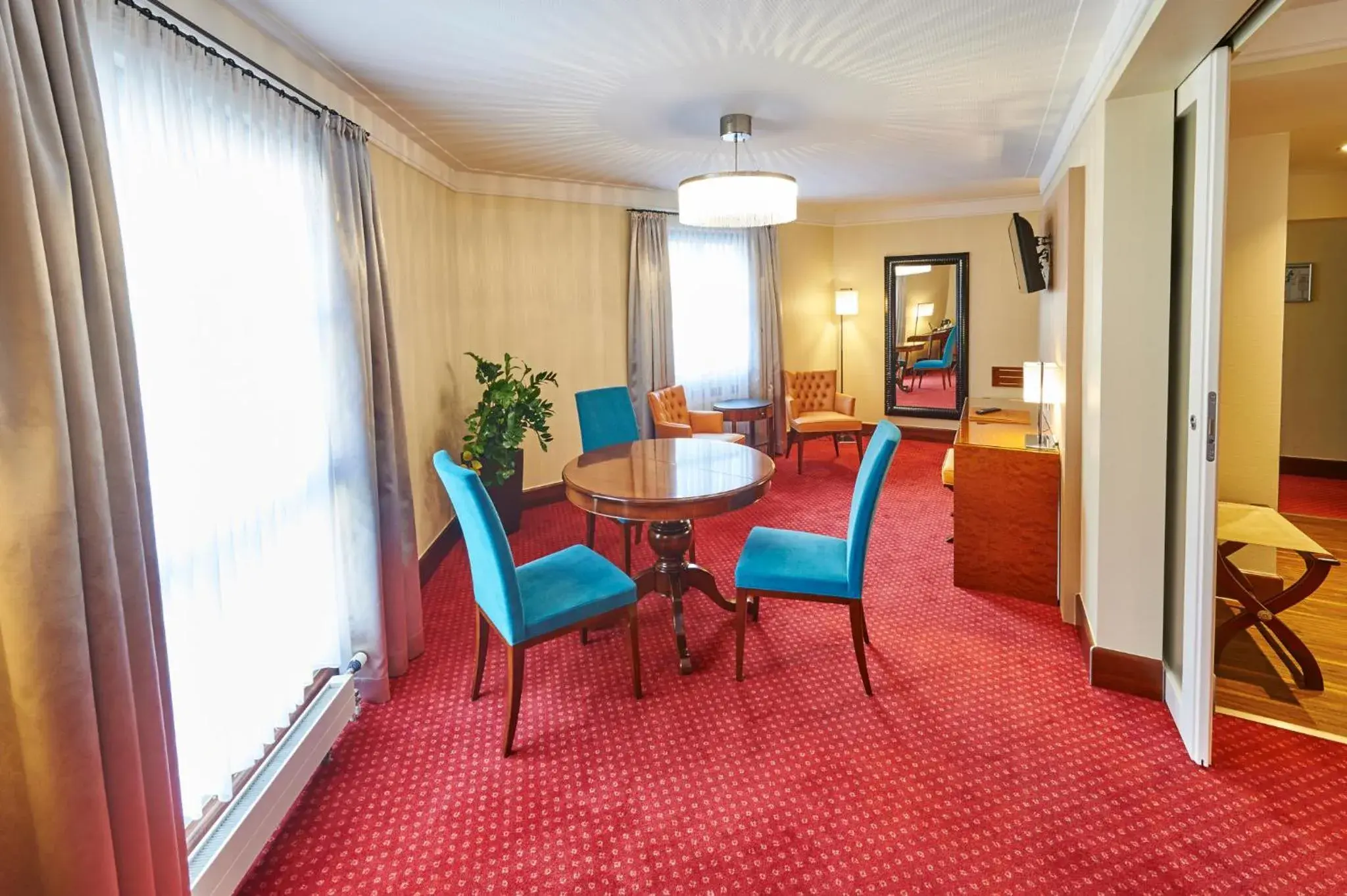 Photo of the whole room, Dining Area in Durer-Hotel