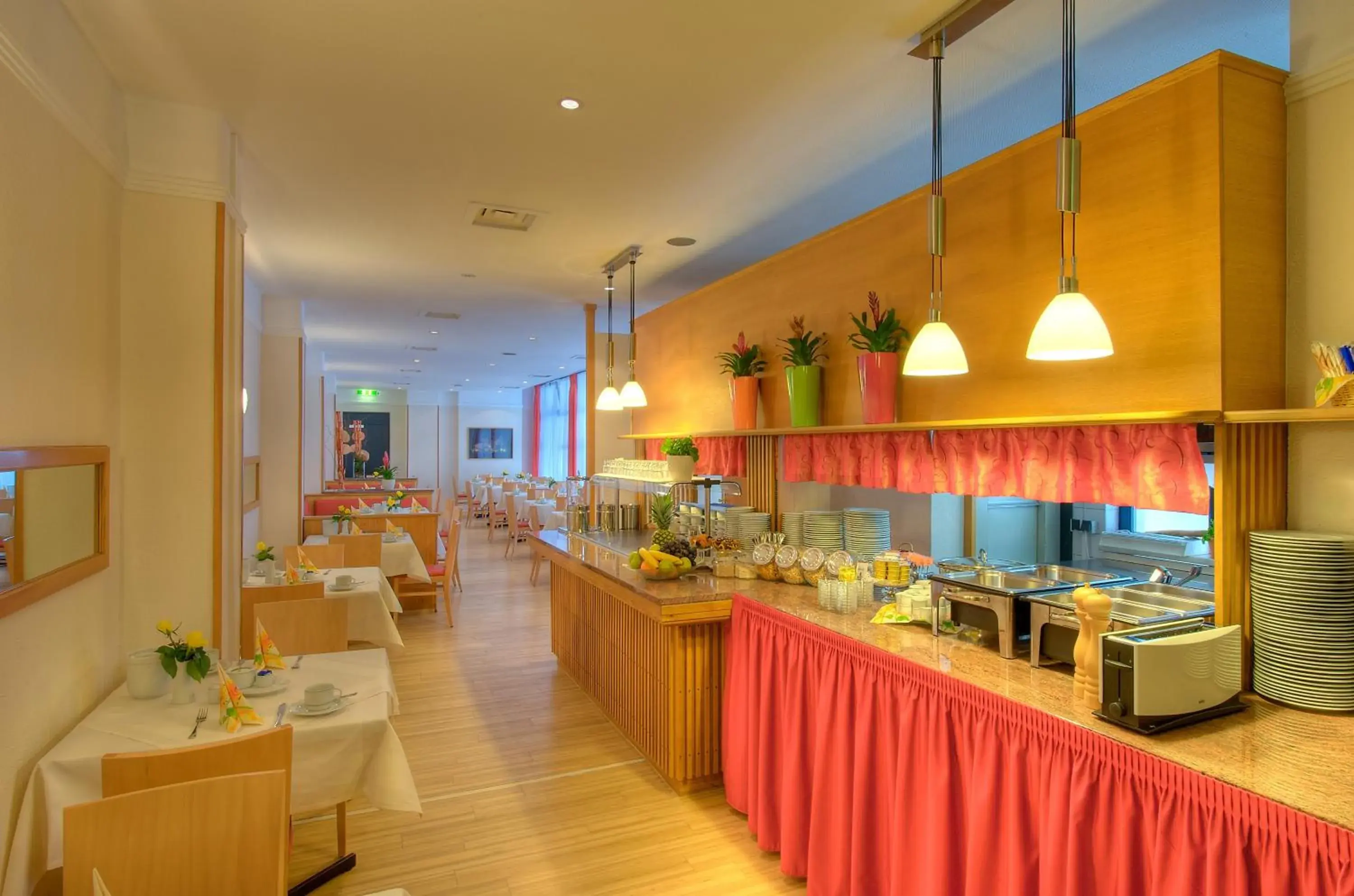 Buffet breakfast, Restaurant/Places to Eat in Durer-Hotel